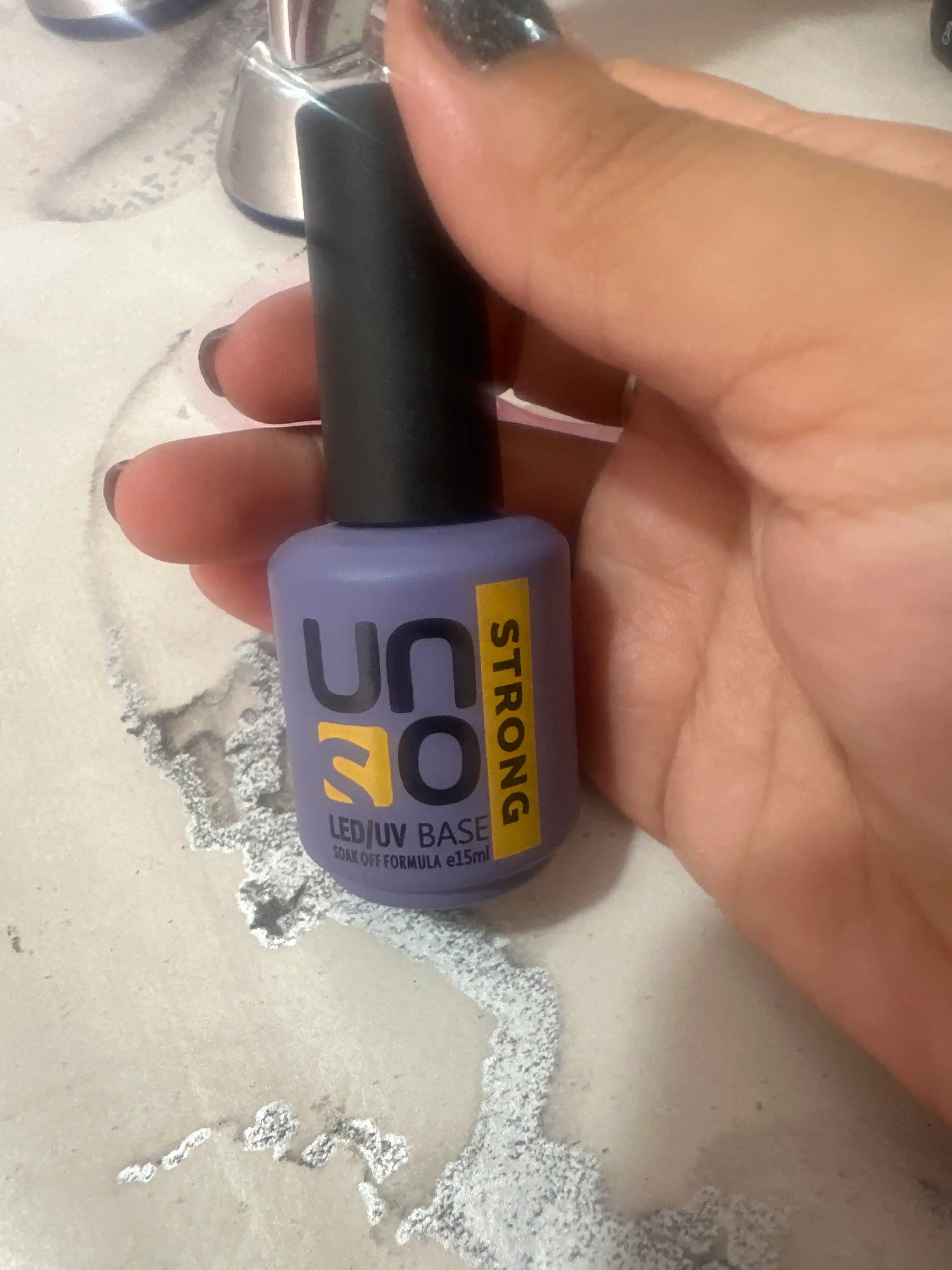 Baza, tirnoq bo'yog'i uchun asos qoplama Uno Strong, 15 ml