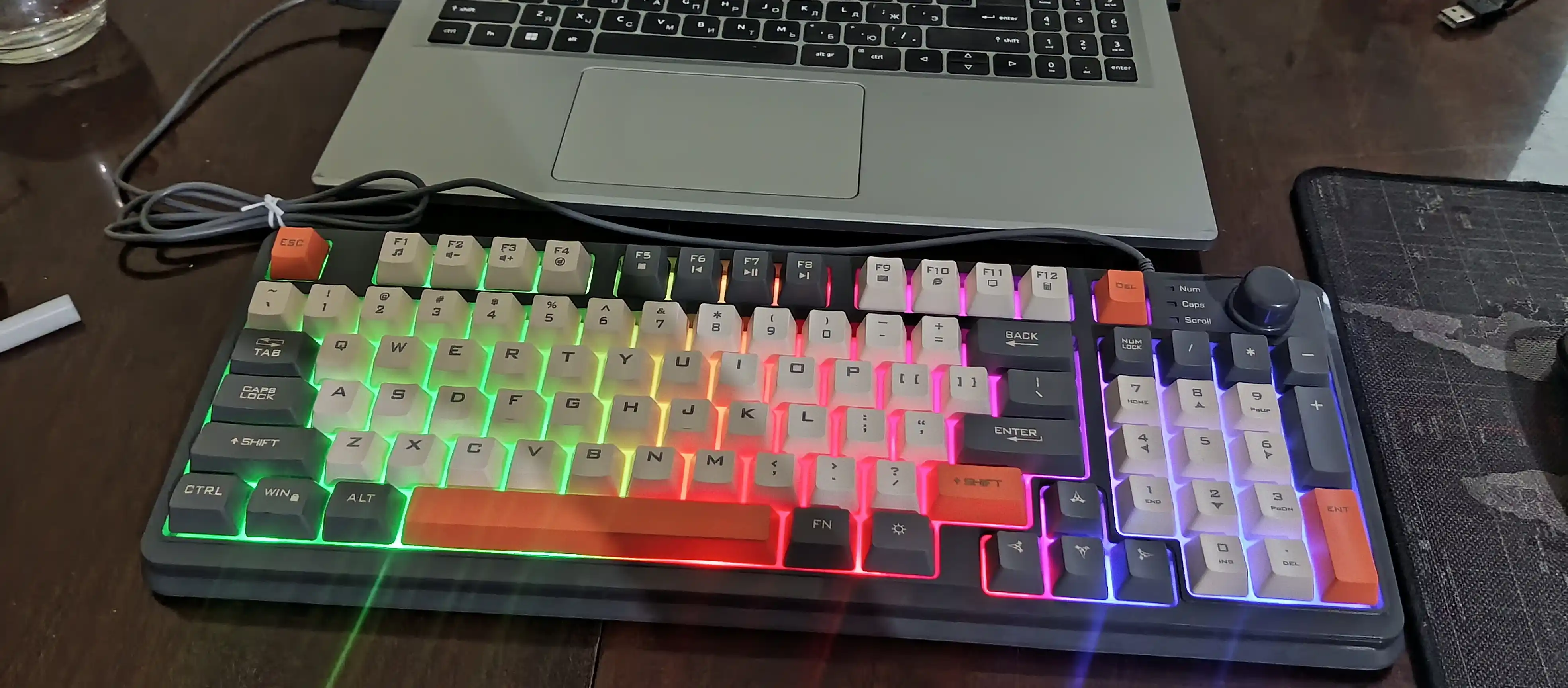 O'yin klaviaturasi simli K82, 98 tugmali, RGB yoritgichli