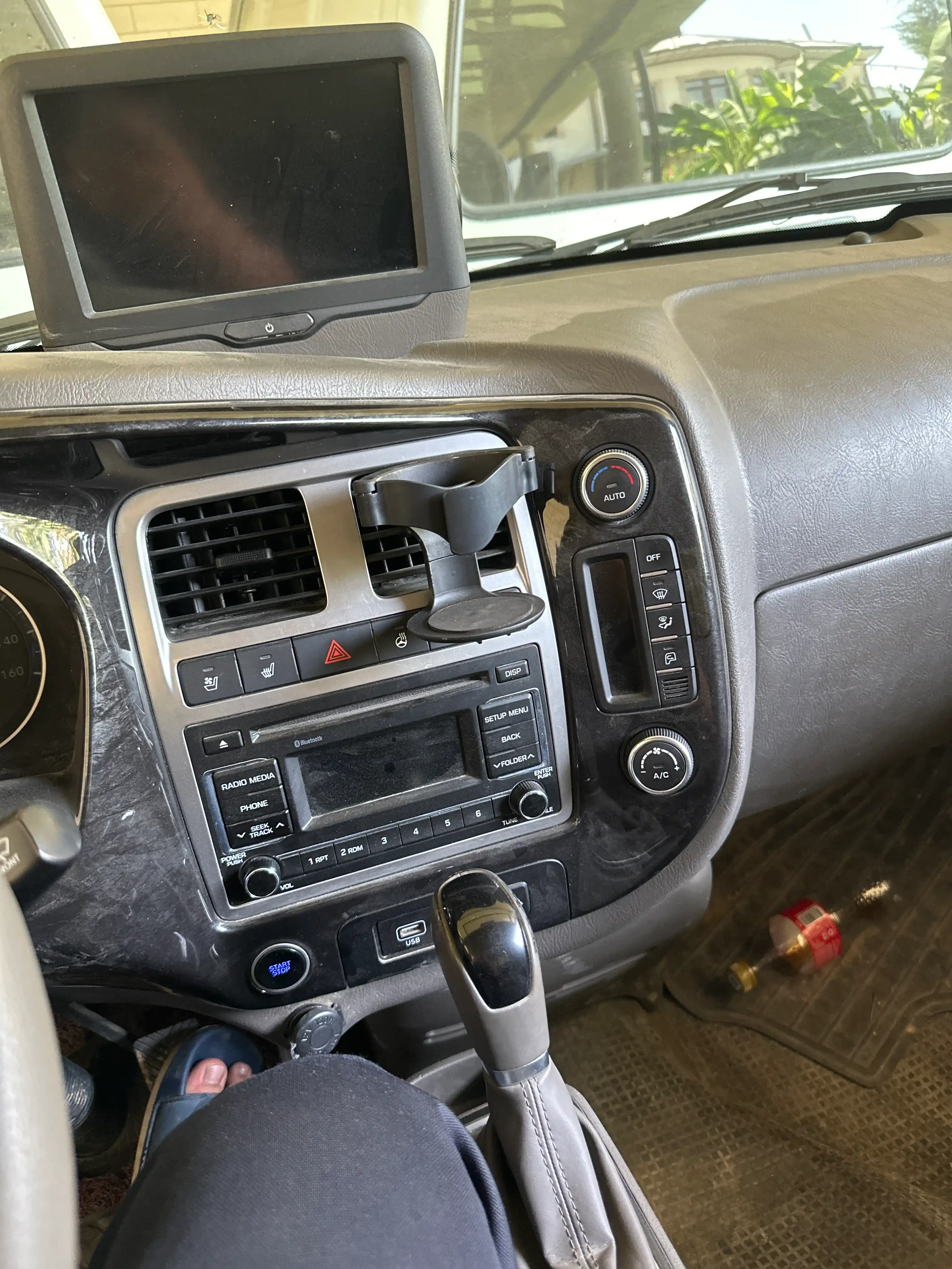 Универсальный подстаканник для автомобилей
