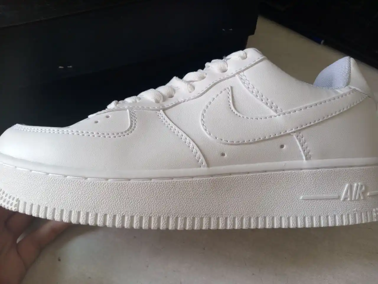 Nike Air Force 1 Classic – Oq rangli universal krossovkalar karobka hujjatlari bilan