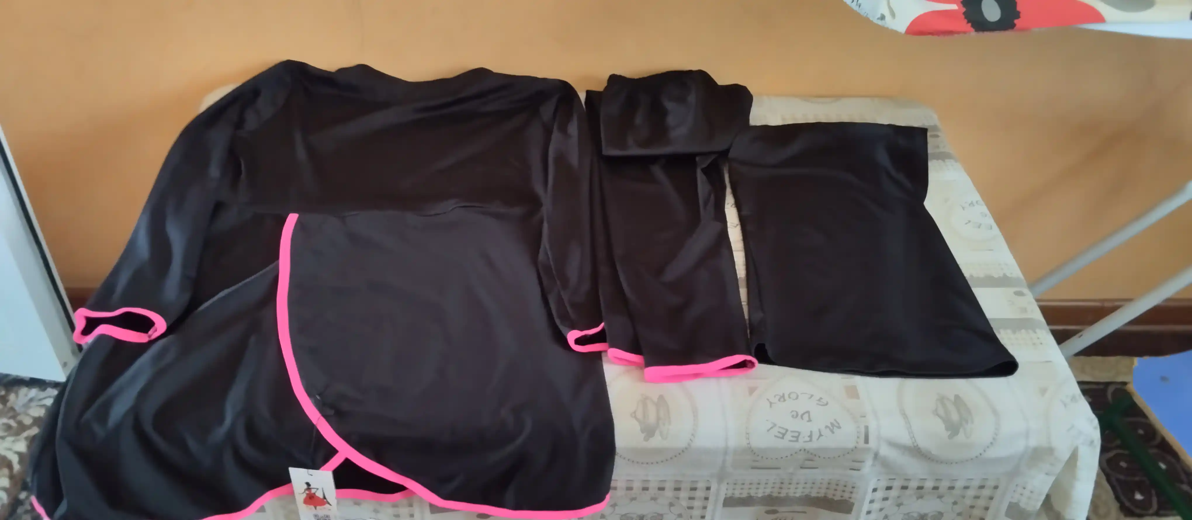 Kupalnik, ayollar uchun burkini, muslimalar uchun cho'milish kiyimi