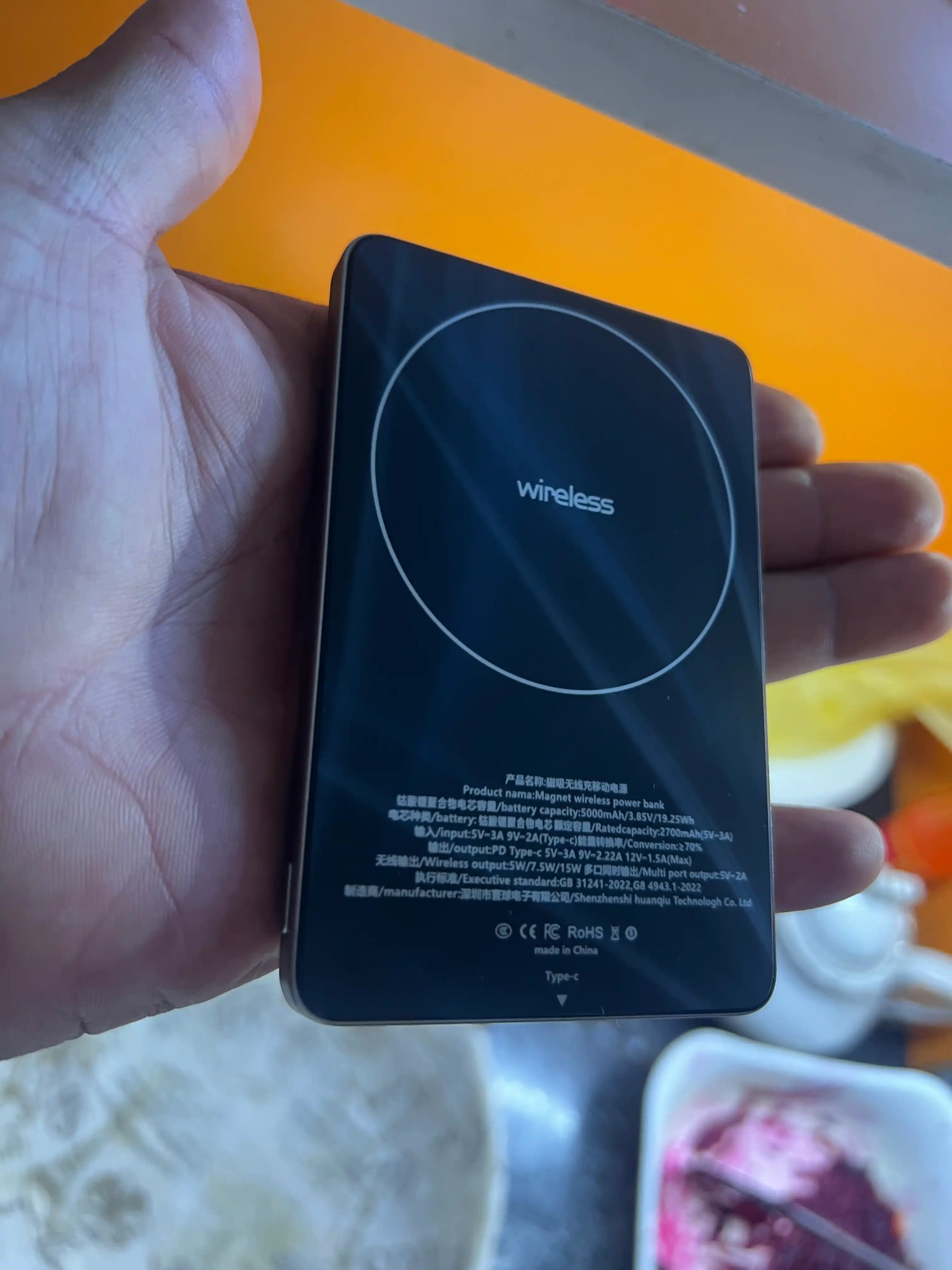Simsiz tashqi akkumulyator MagSafe Power Bank, yupqa va zaryad ko'rsatkichi bilan