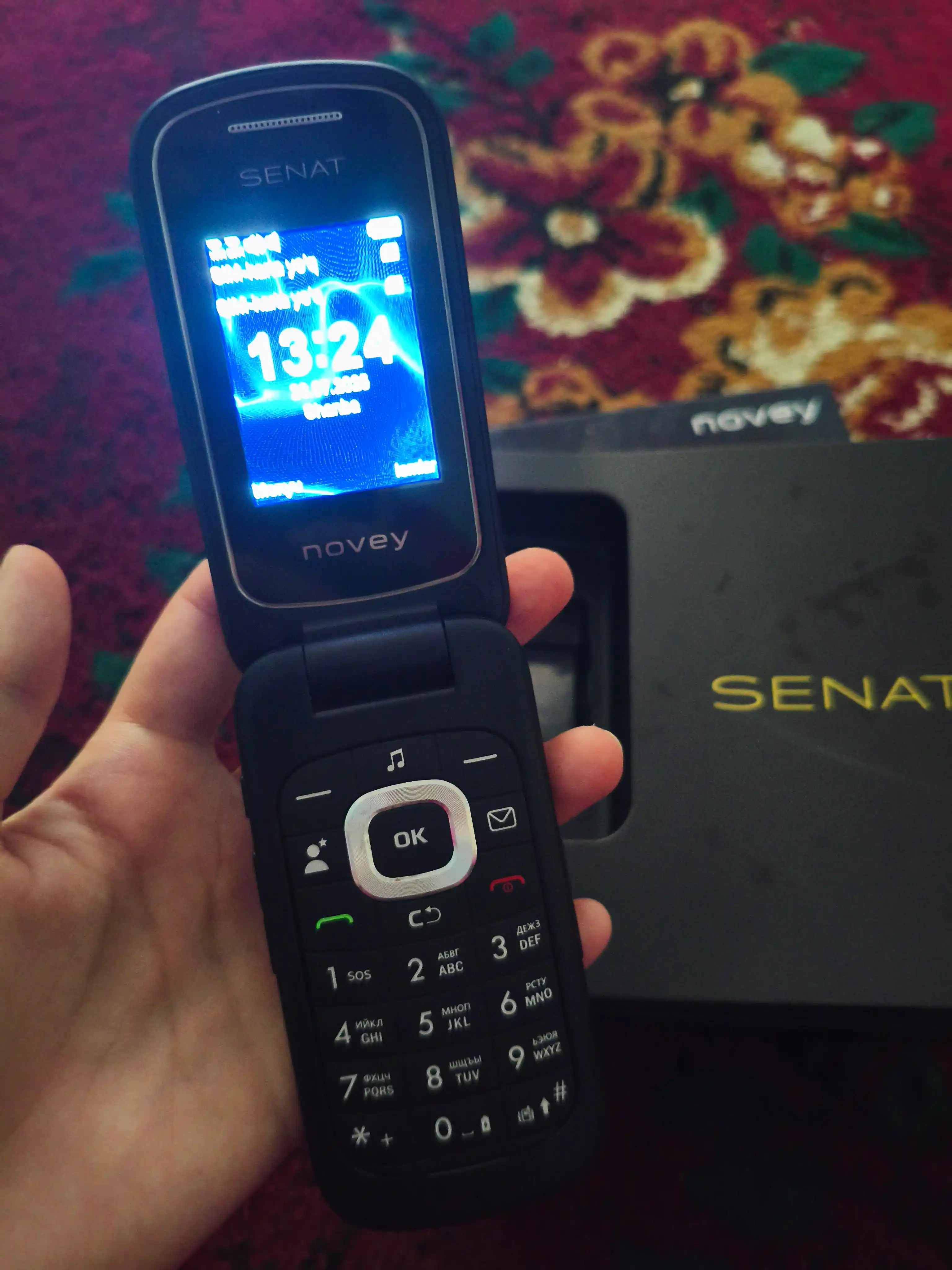 Novey Senat GSM mobil telefon-raskladushka, 2 SIM, kamera bor