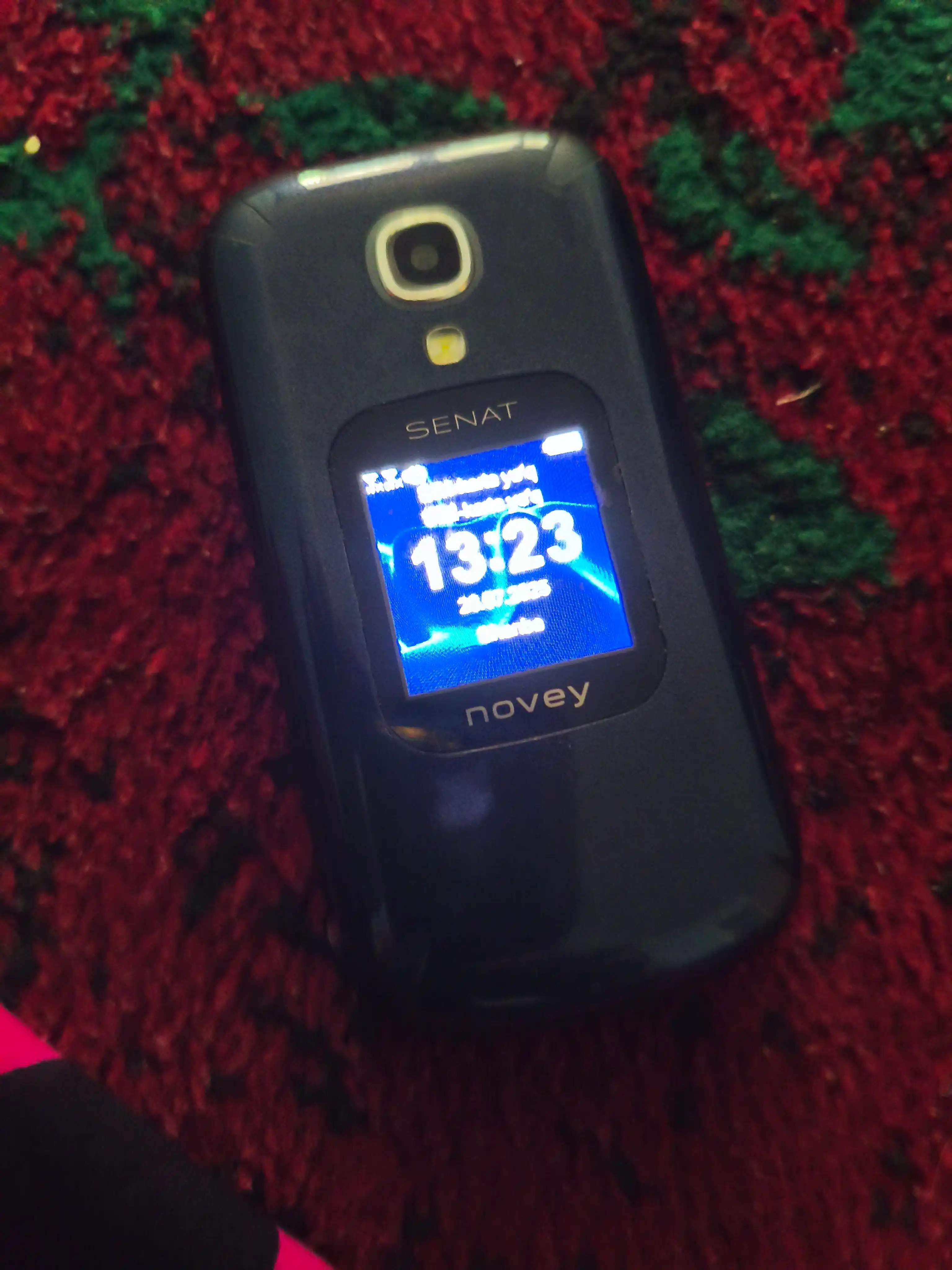 Novey Senat GSM mobil telefon-raskladushka, 2 SIM, kamera bor