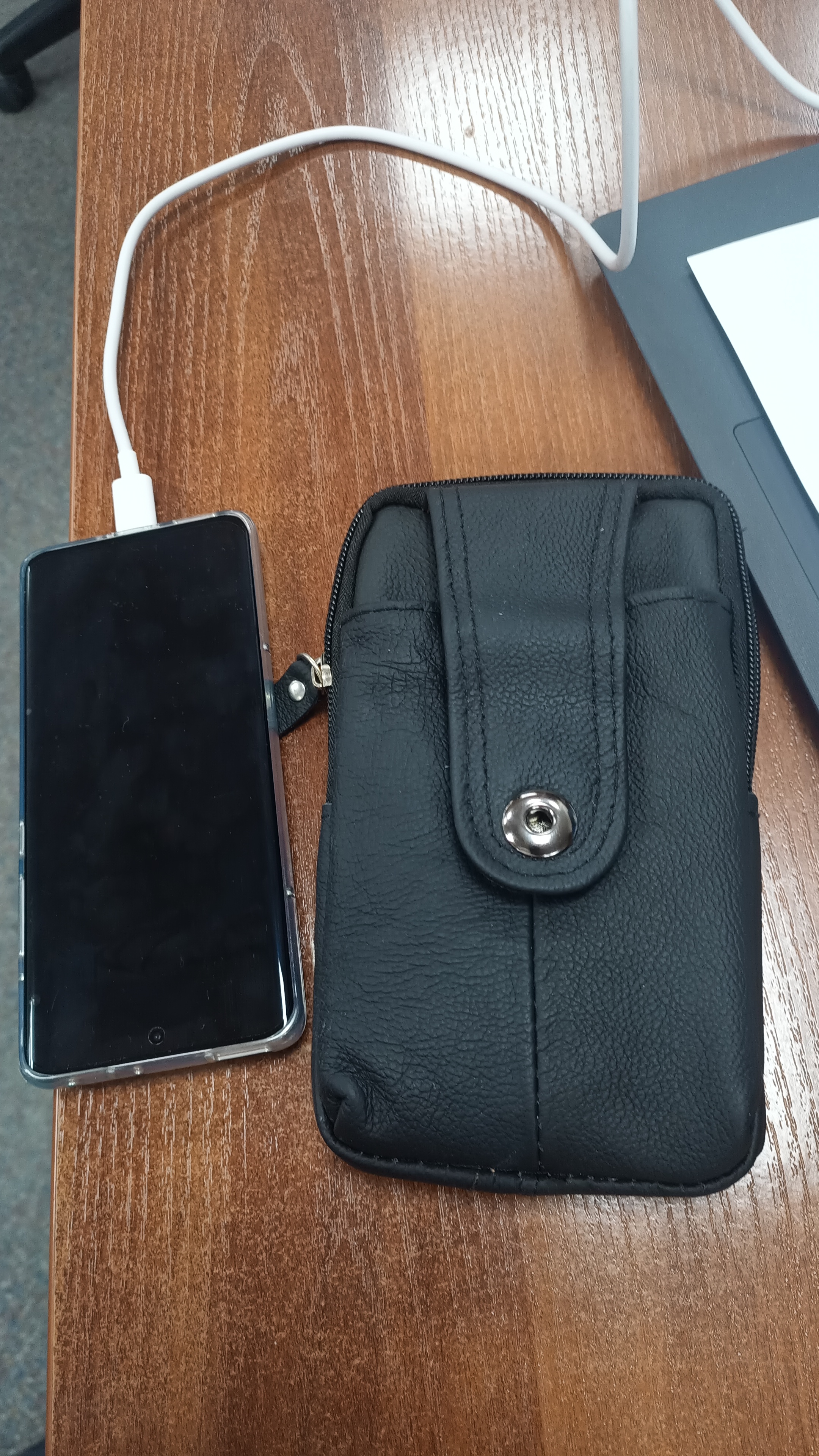 Erkaklar sumkasi, belbog‘li, kamarli, charm, telefon, hujjatlar uchun
