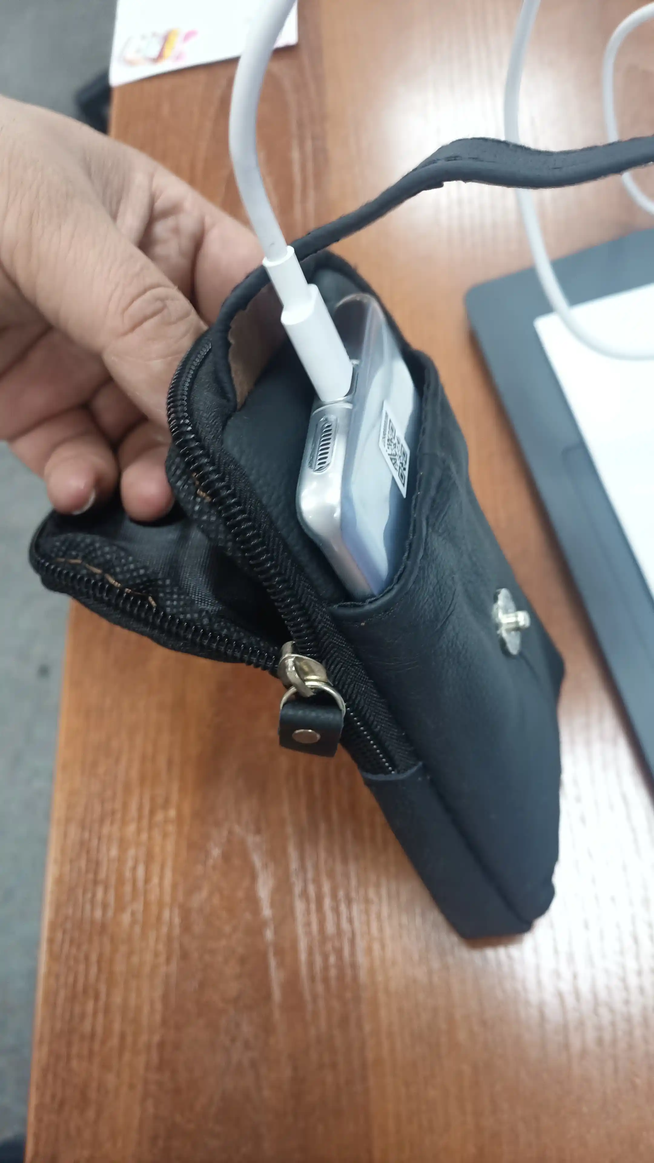 Erkaklar sumkasi, belbog‘li, kamarli, charm, telefon, hujjatlar uchun