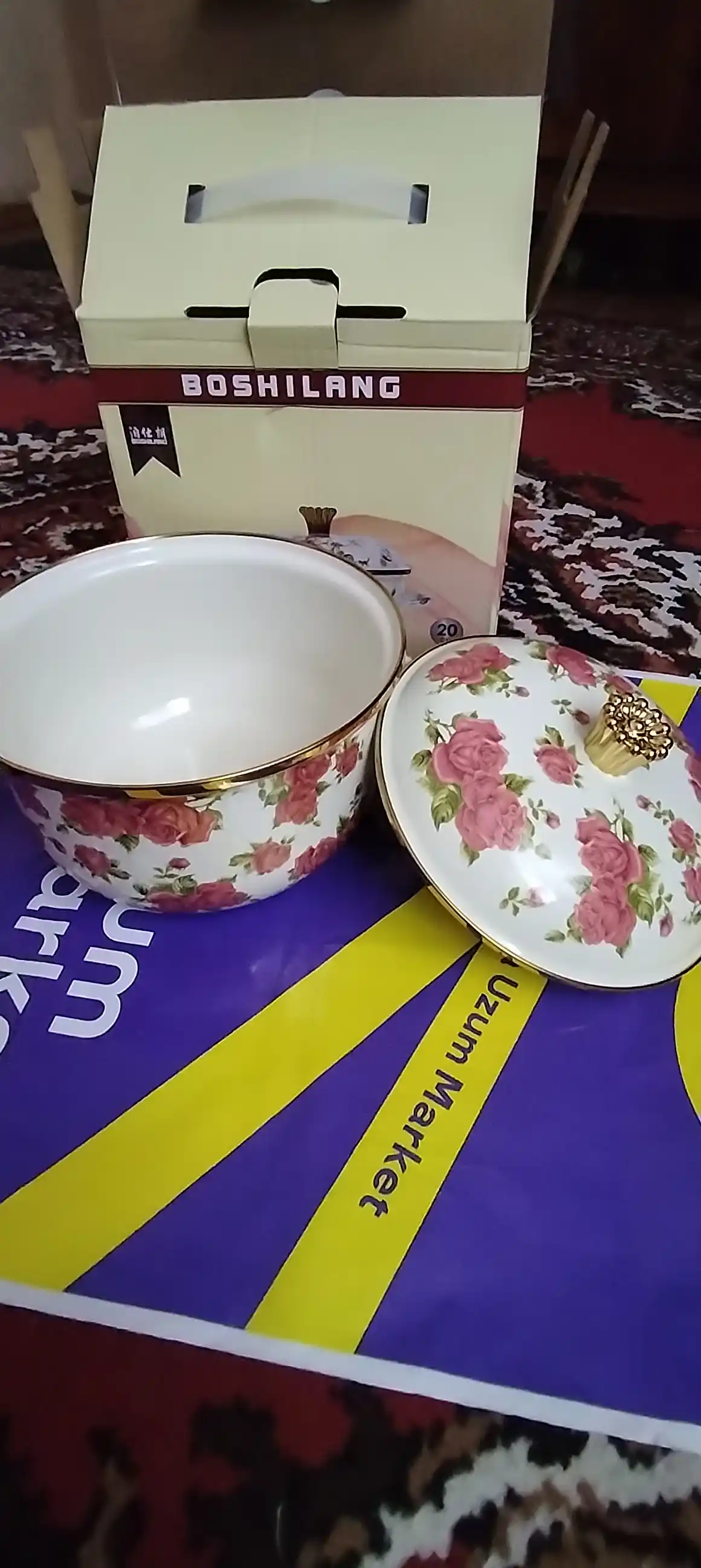 Эмалированная кастрюля