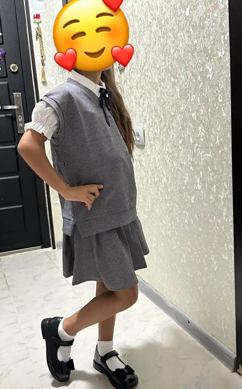 Qizlar uchun maktab komplekti - nimcha va yubka, nimcha va shim