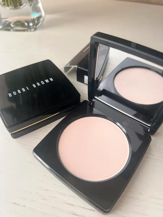 Bobbi brown jigarrang Shaffof qoplamali kukun Och sariq