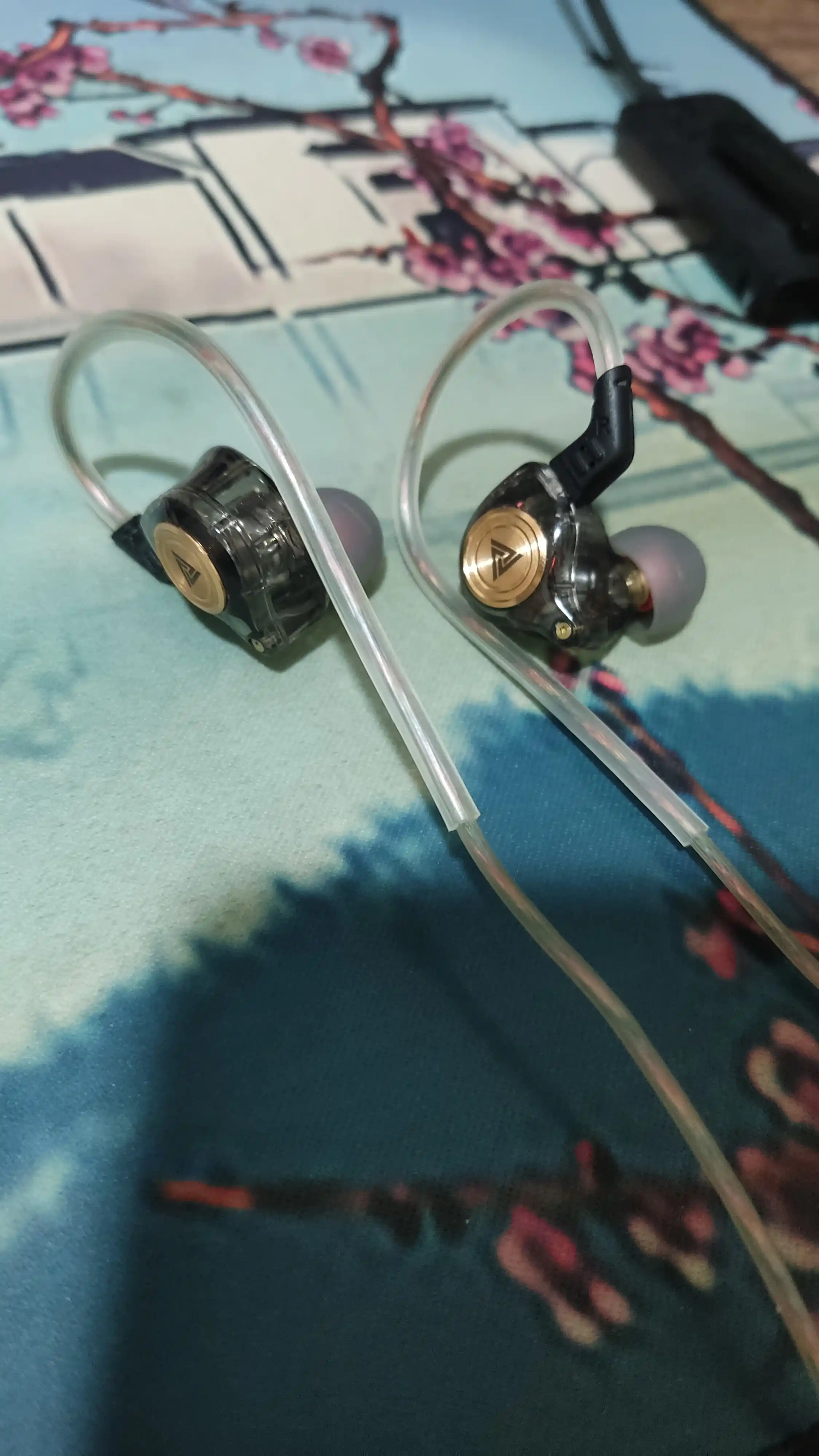 QKZ, AK3 simli musiqa quloqchinlari, AUX ulanishi, yuqori aniqlikdagi audio