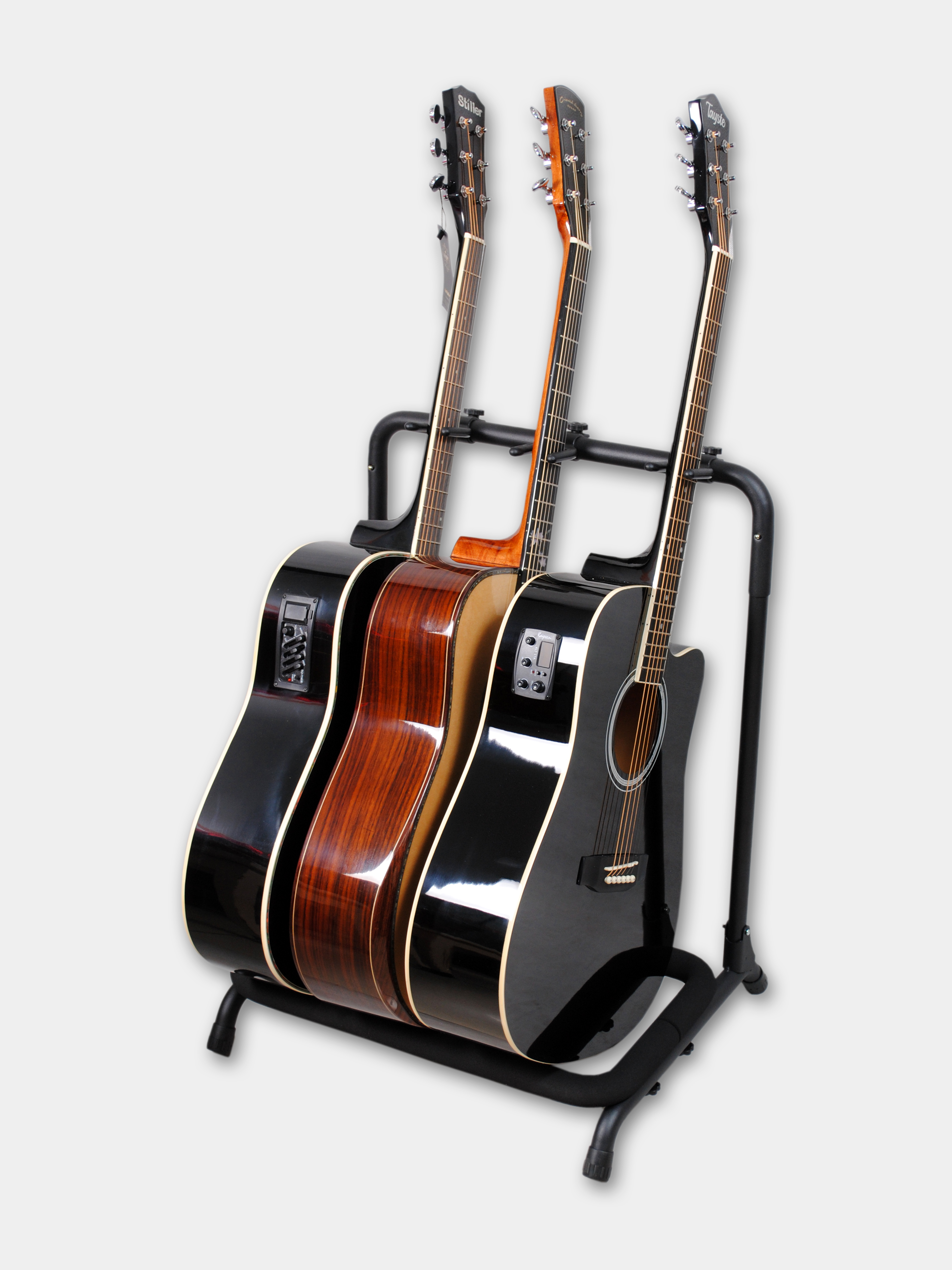 3 ta gitara uchun ustun, grif ushlagichi bilan polga o‘rnatilgan
