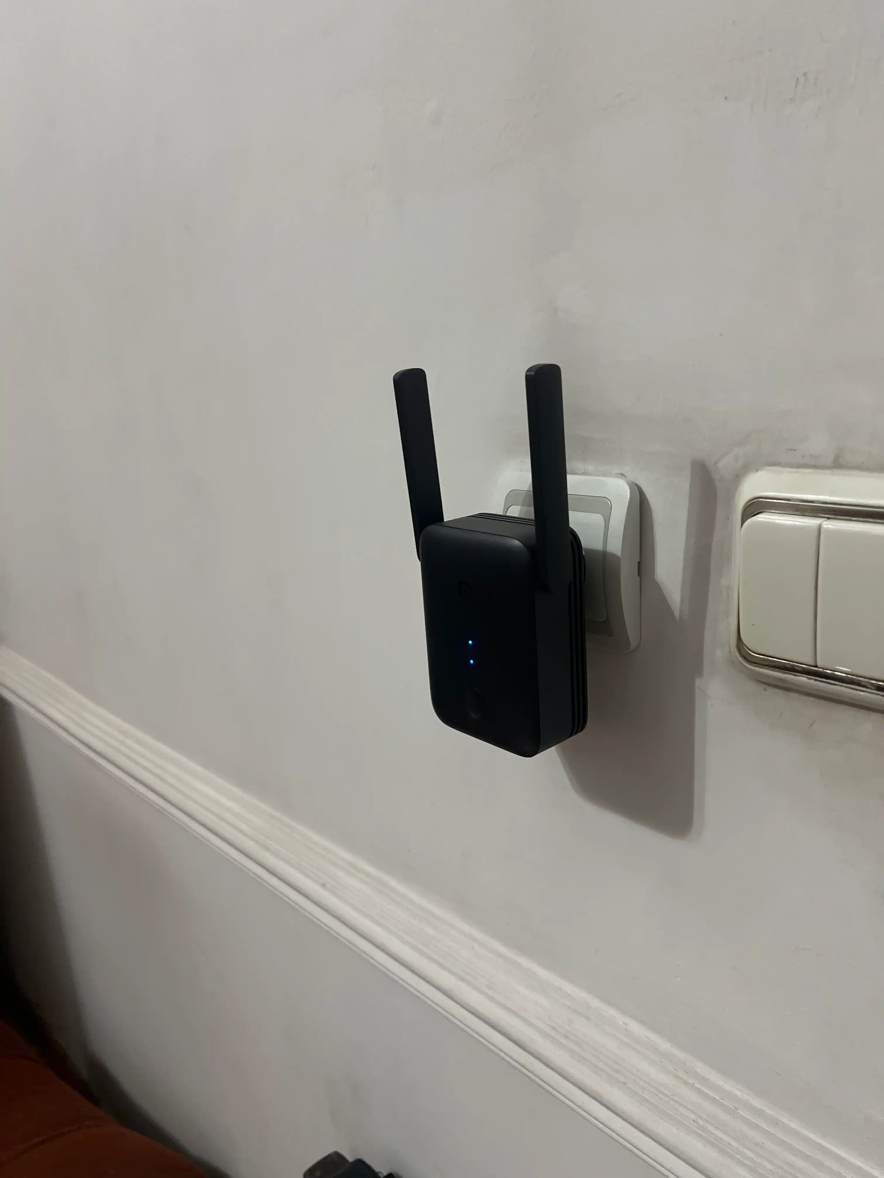 Simsiz Wi-Fi signal kuchaytirgichi Xiaomi Mi Range Extender AC1200, repiter ( GLOBAL )