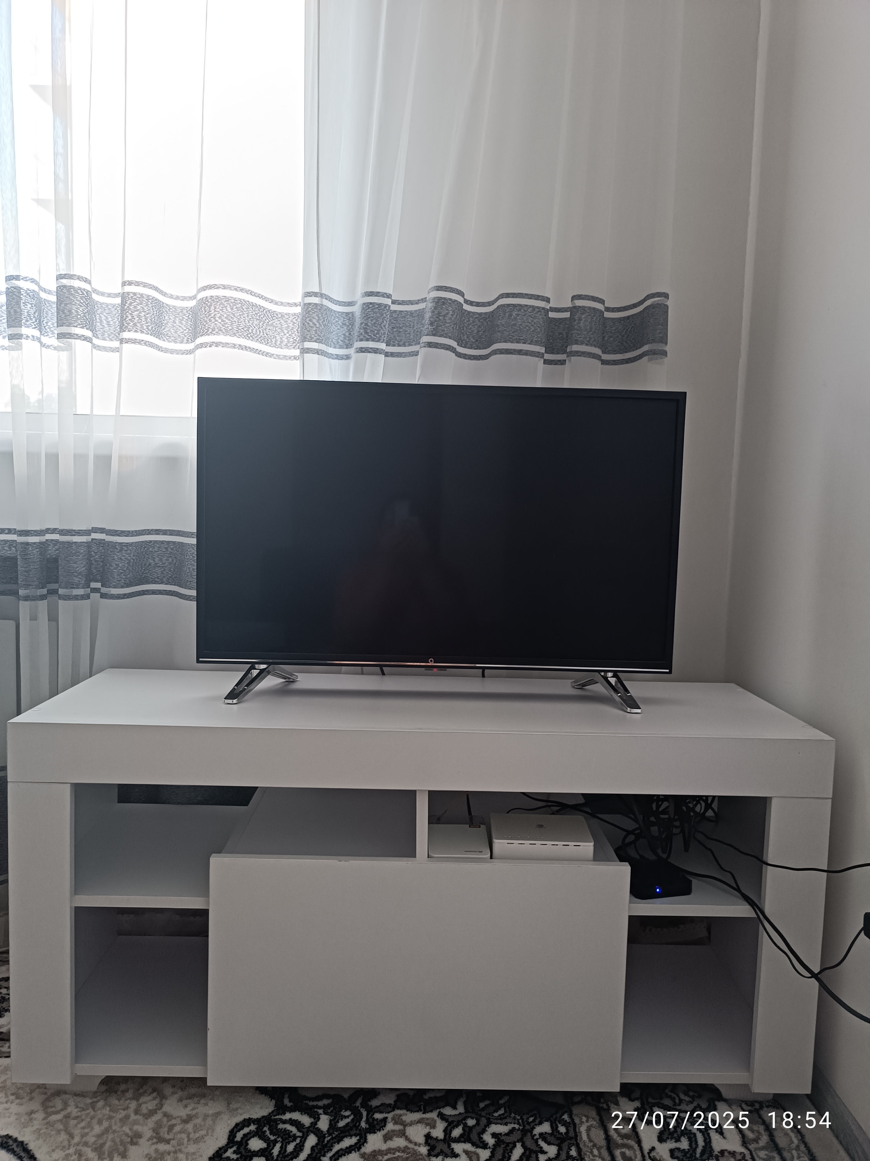 Televizor uchun tumba pоdstavka LEETO, polda turadigan, to'liq yig'ilgan, 110*55*35 см