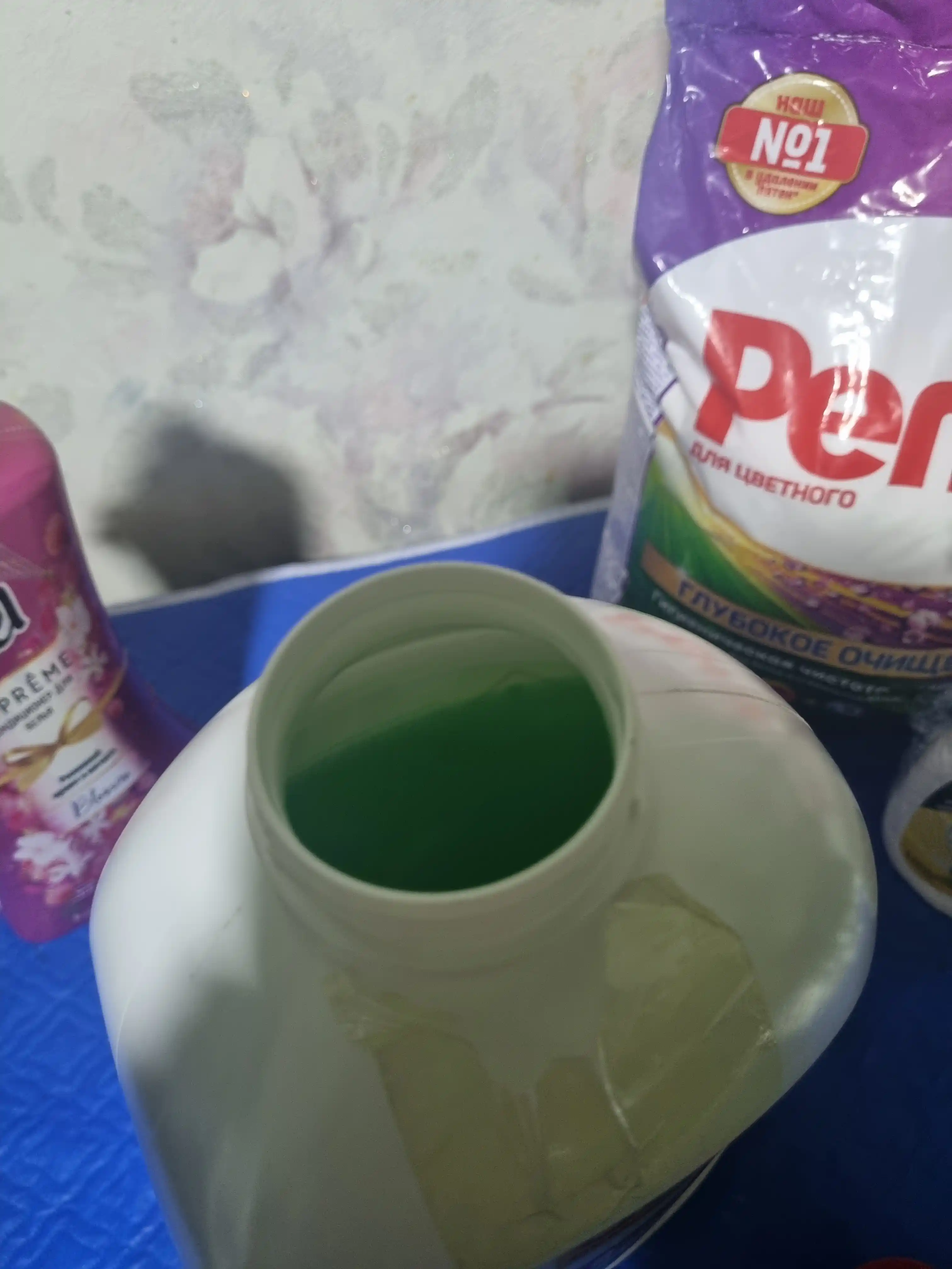 Vernel dan ishlab chiqarilgan oq va och rangli matolar uchun Persil Freshness kir yuvish geli, 3.9 l, 60 marta yuvish