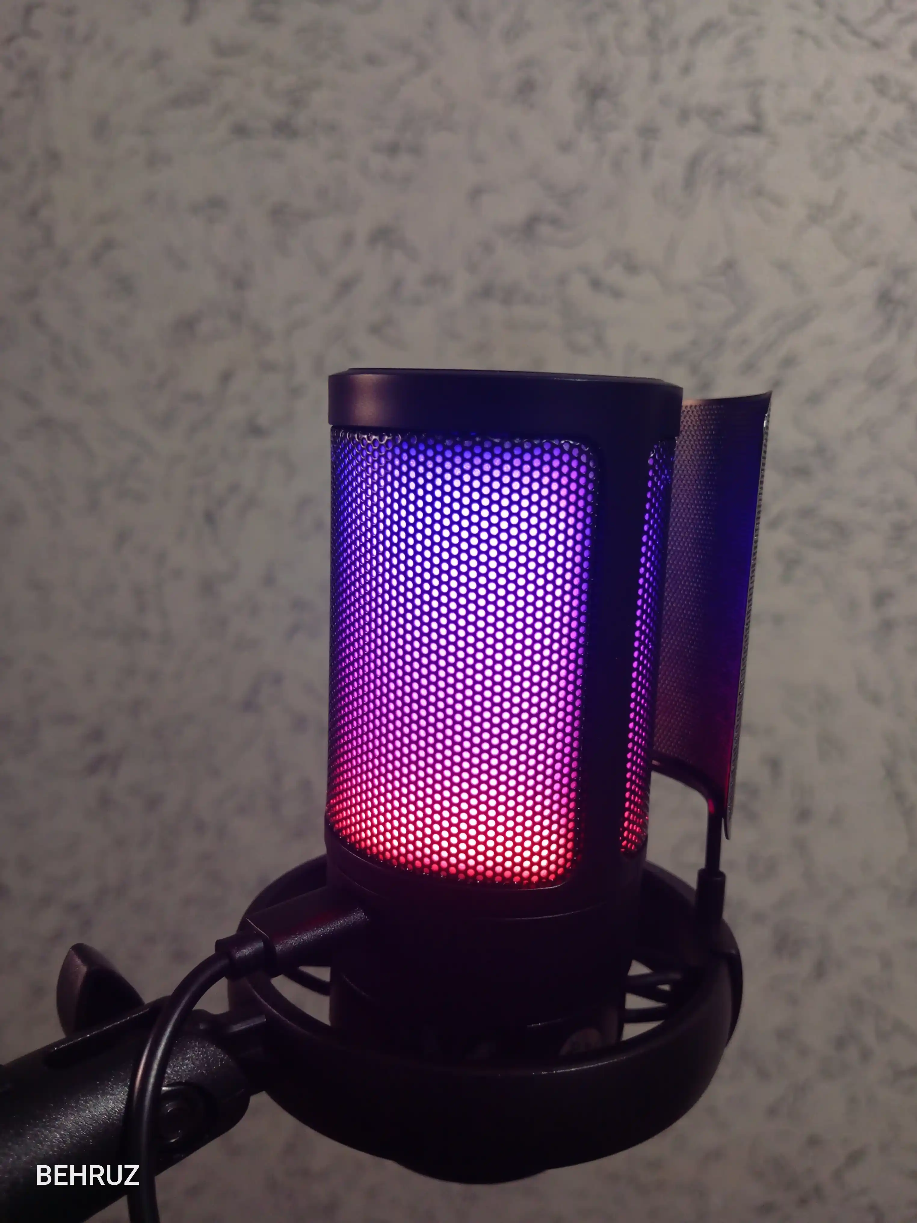 RGB yoritgichli studia mikrofoni ME6S, pantograf va pop filtri, kondensator