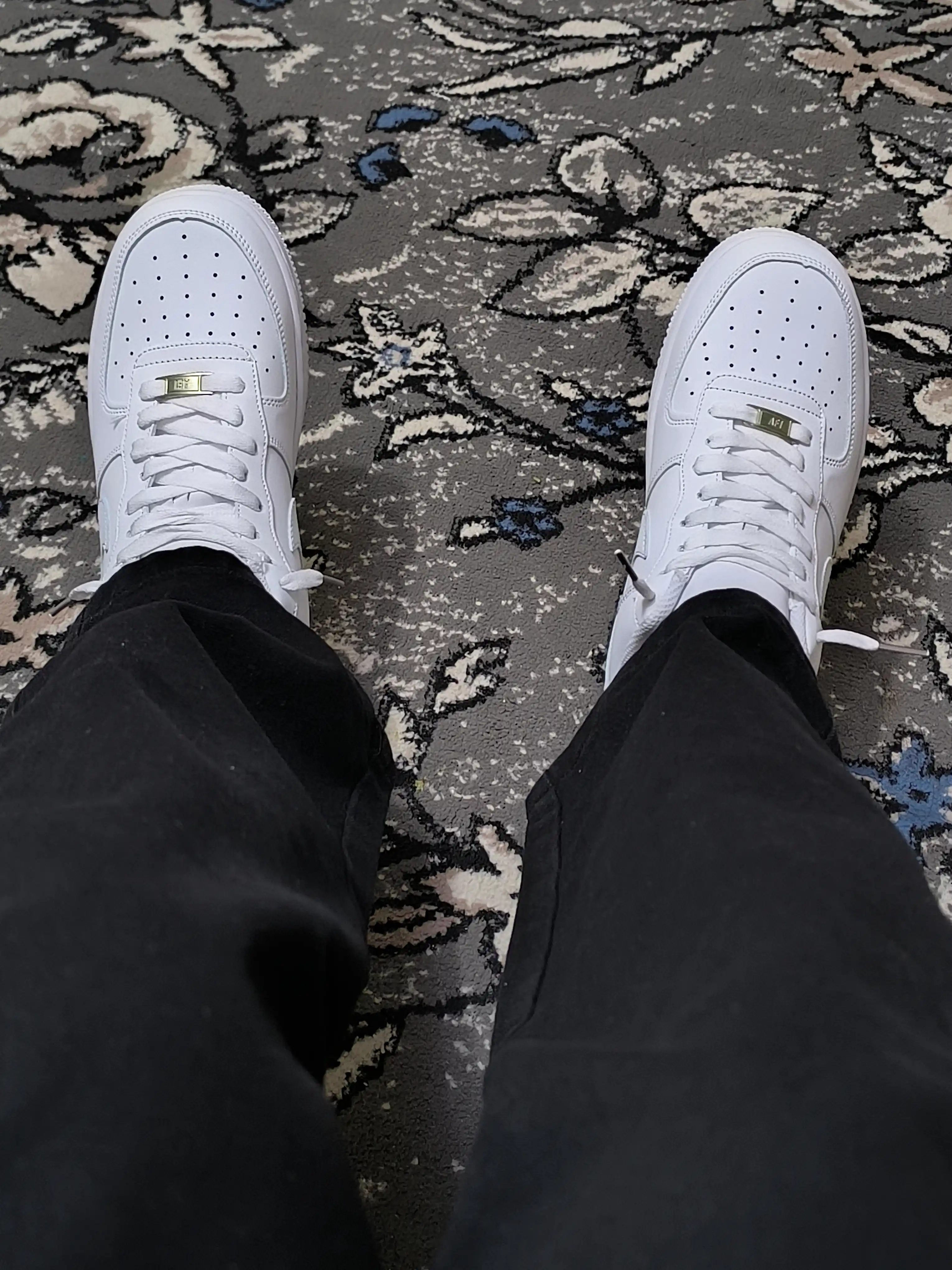 Erkaklar, ayollar va o‘smirlar uchun sport krossovkalar Nike Air Force 1, 40–44 o‘lchamda