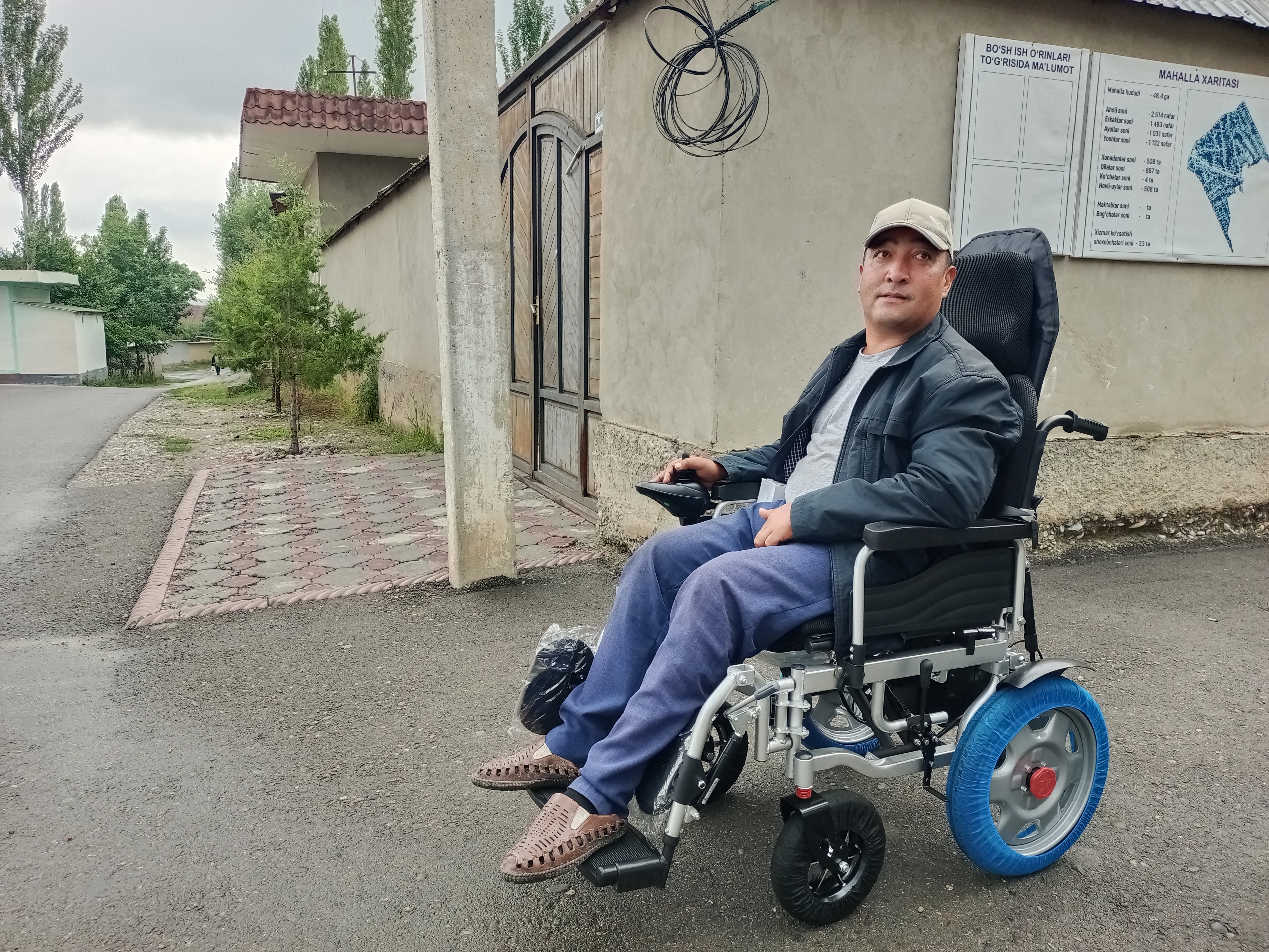 Электроколяска для инвалидов с джойстиком управления