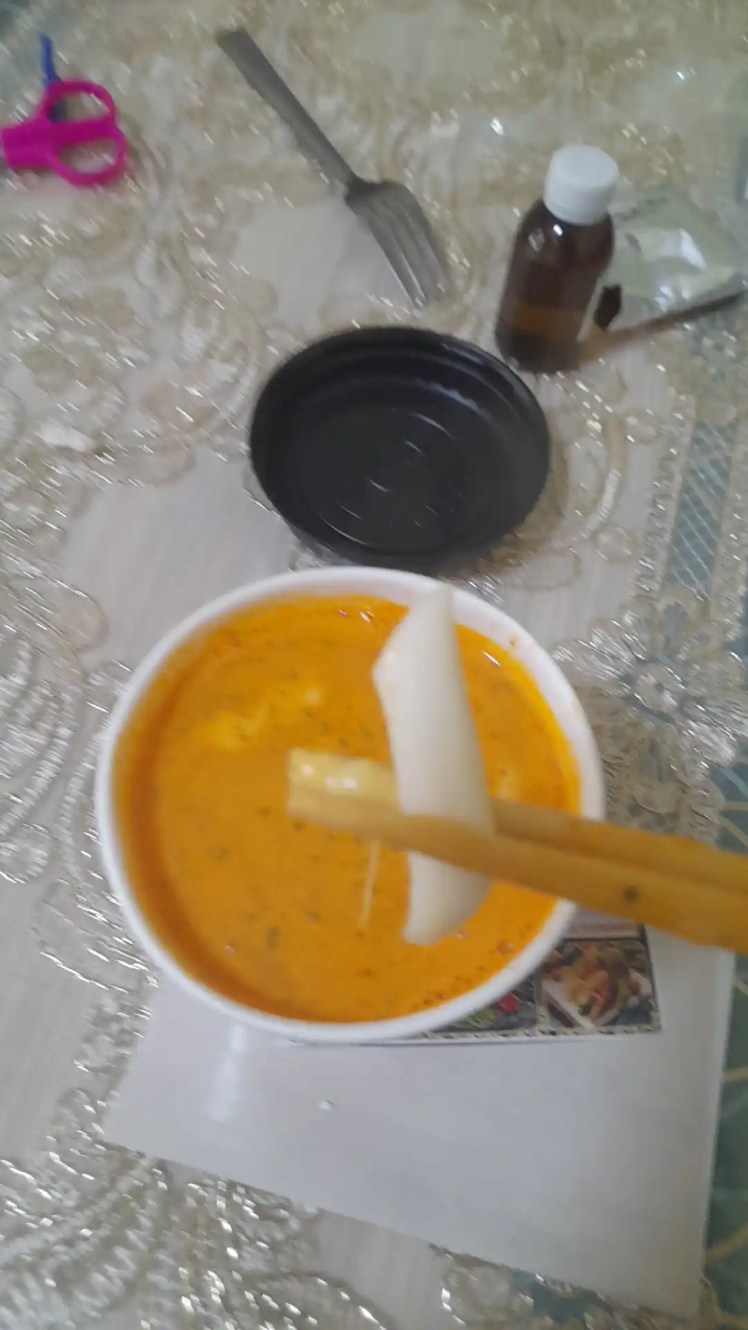 Рисовые палочки Yopokki Halal Rose Toppoki Cup (острые), 120 г *