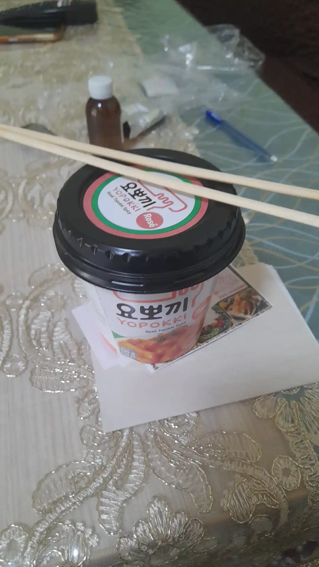 Рисовые палочки Yopokki Halal Rose Toppoki Cup (острые), 120 г *