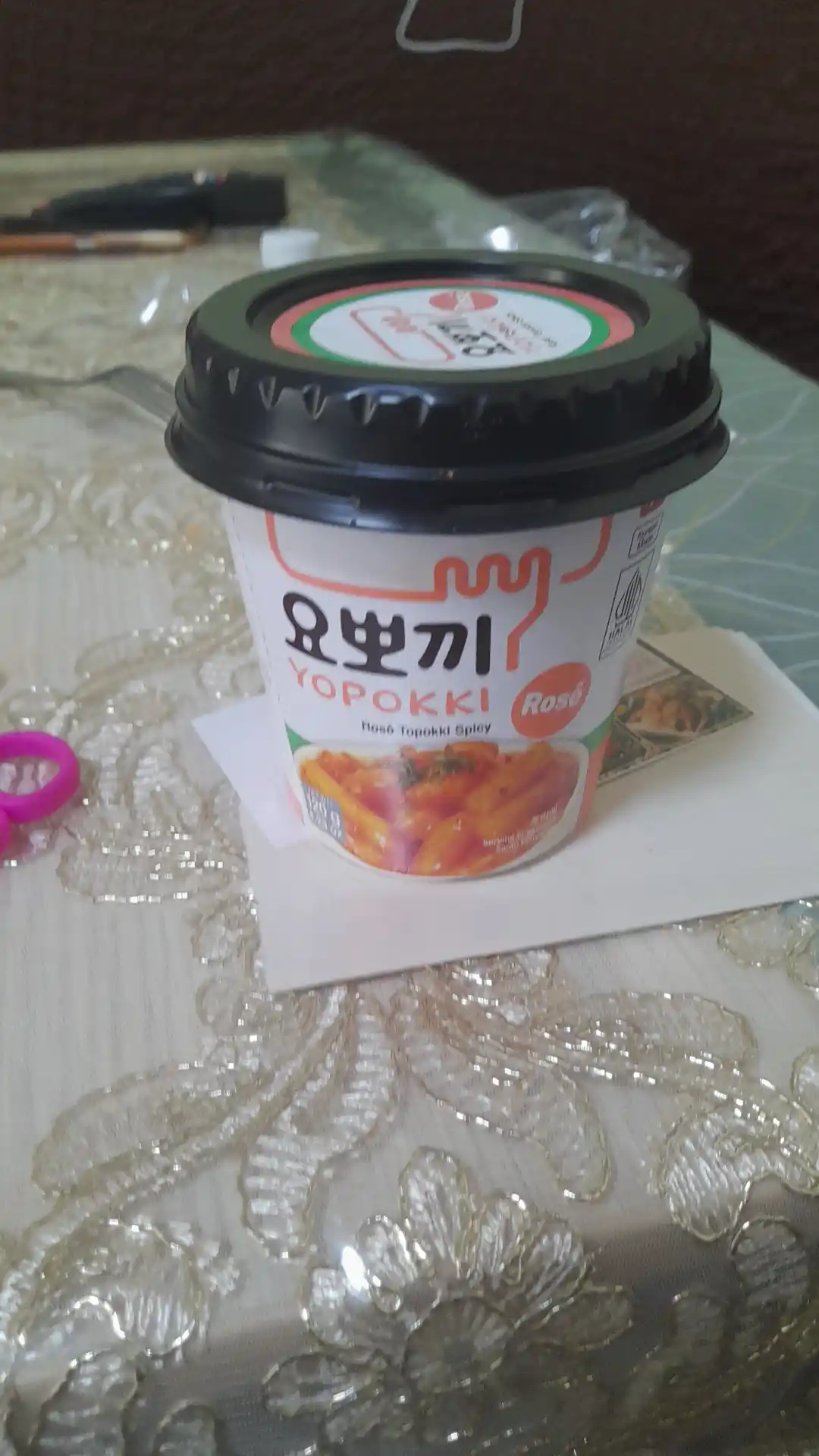 Рисовые палочки Yopokki Halal Rose Toppoki Cup (острые), 120 г *