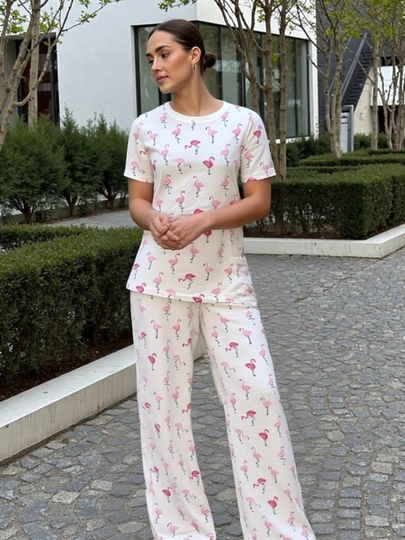 Qizlar va qizaloqlar uchun pijama, keng shim va futbolka - 