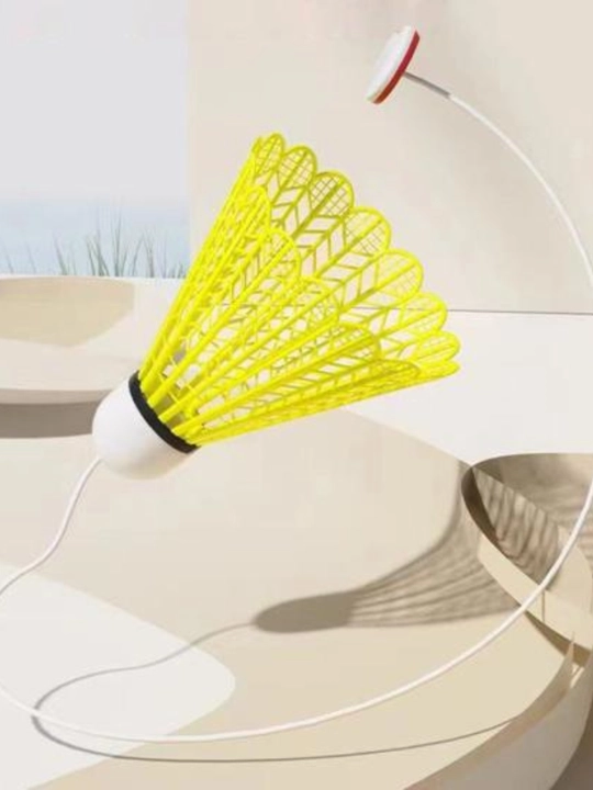 Badminton o‘rganish uchun to‘plam — yopishtiriladigan trenajor, to‘plar va raketka bilan