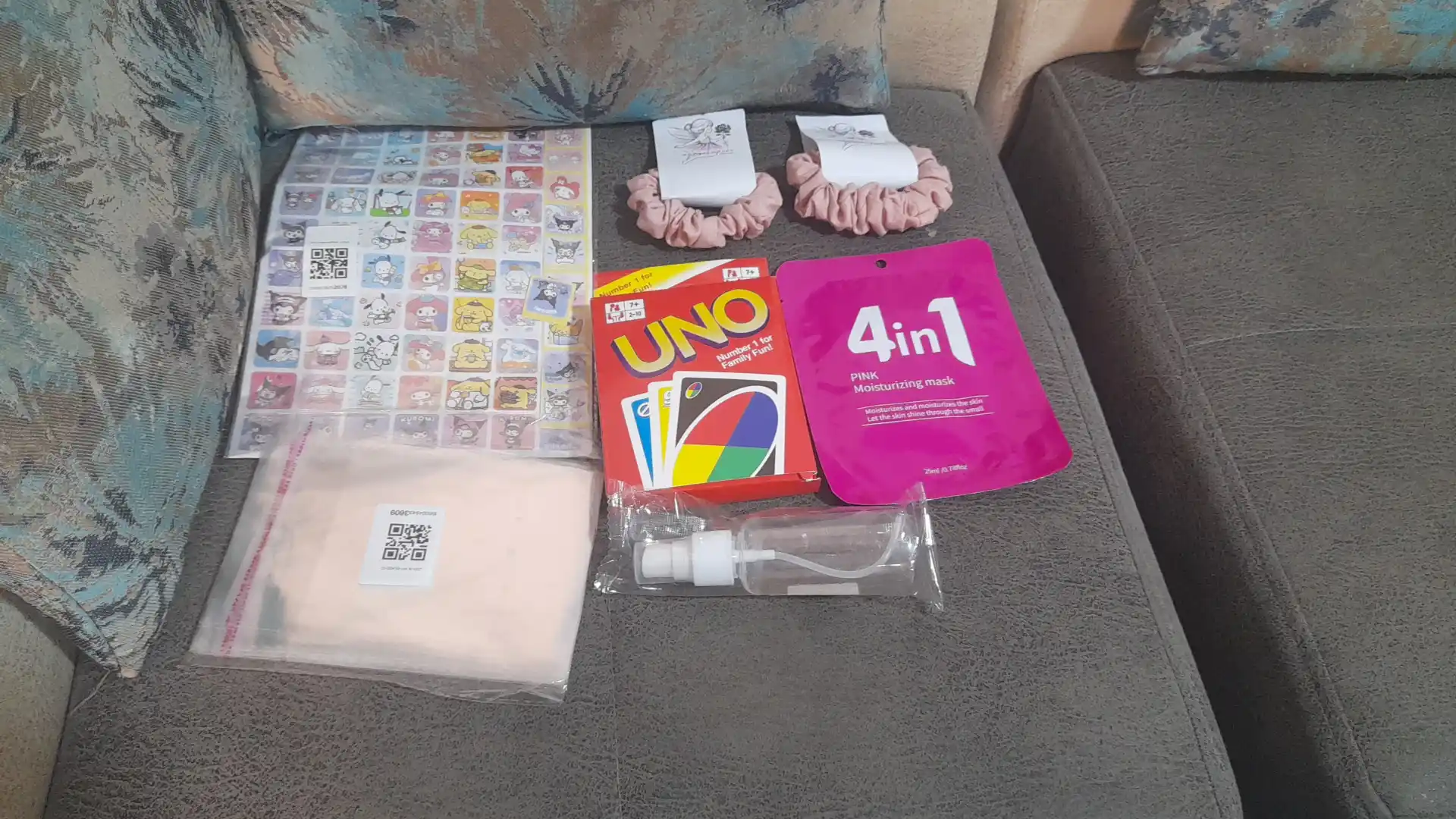 Bopp-paket qadoqlash uchun, yopishuvchi klapani bilan, turli o'lchamda
