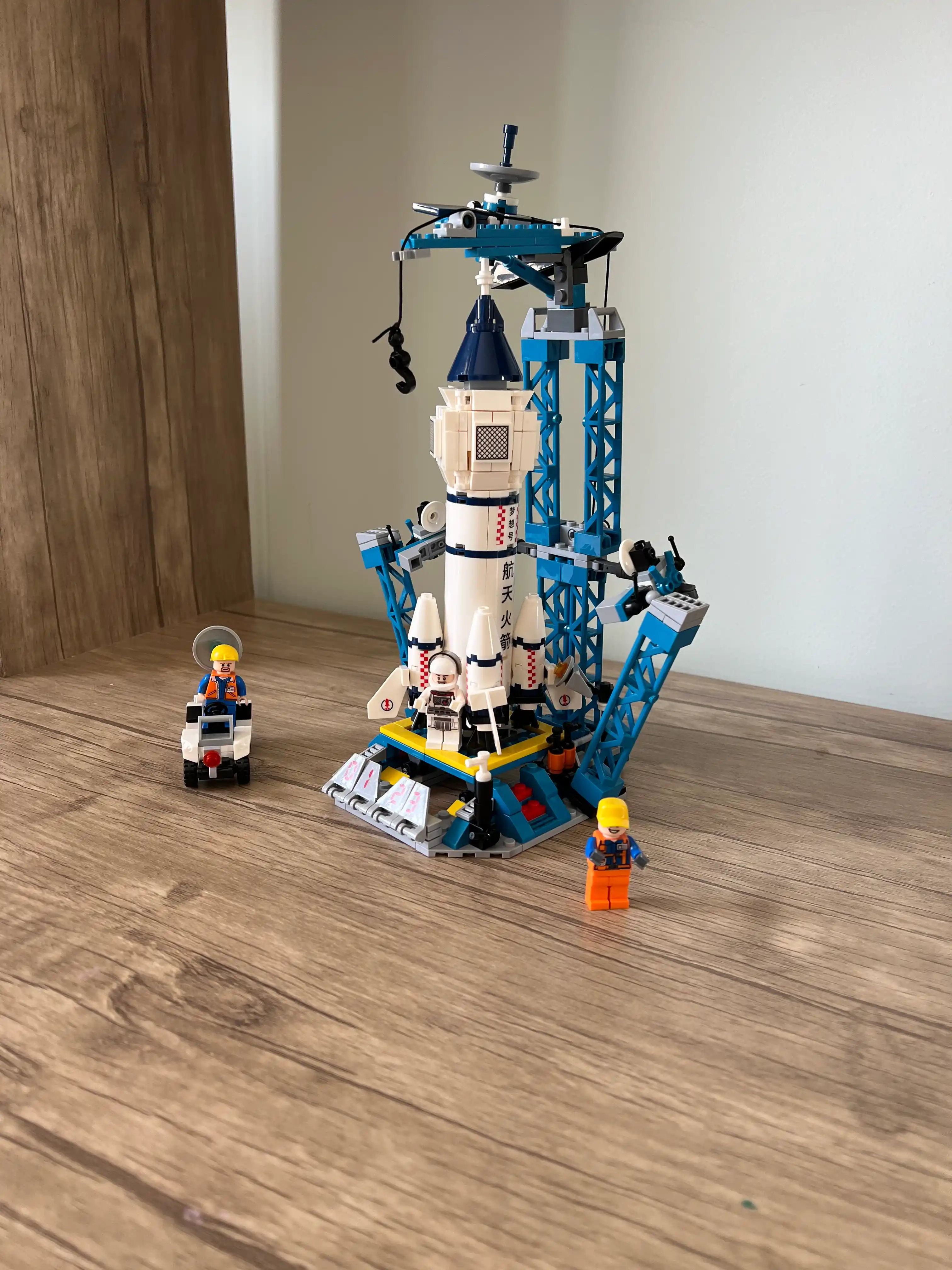 Конструкторы "Cosmo" Ракеты, корабли и космические станции совместим с Lego
