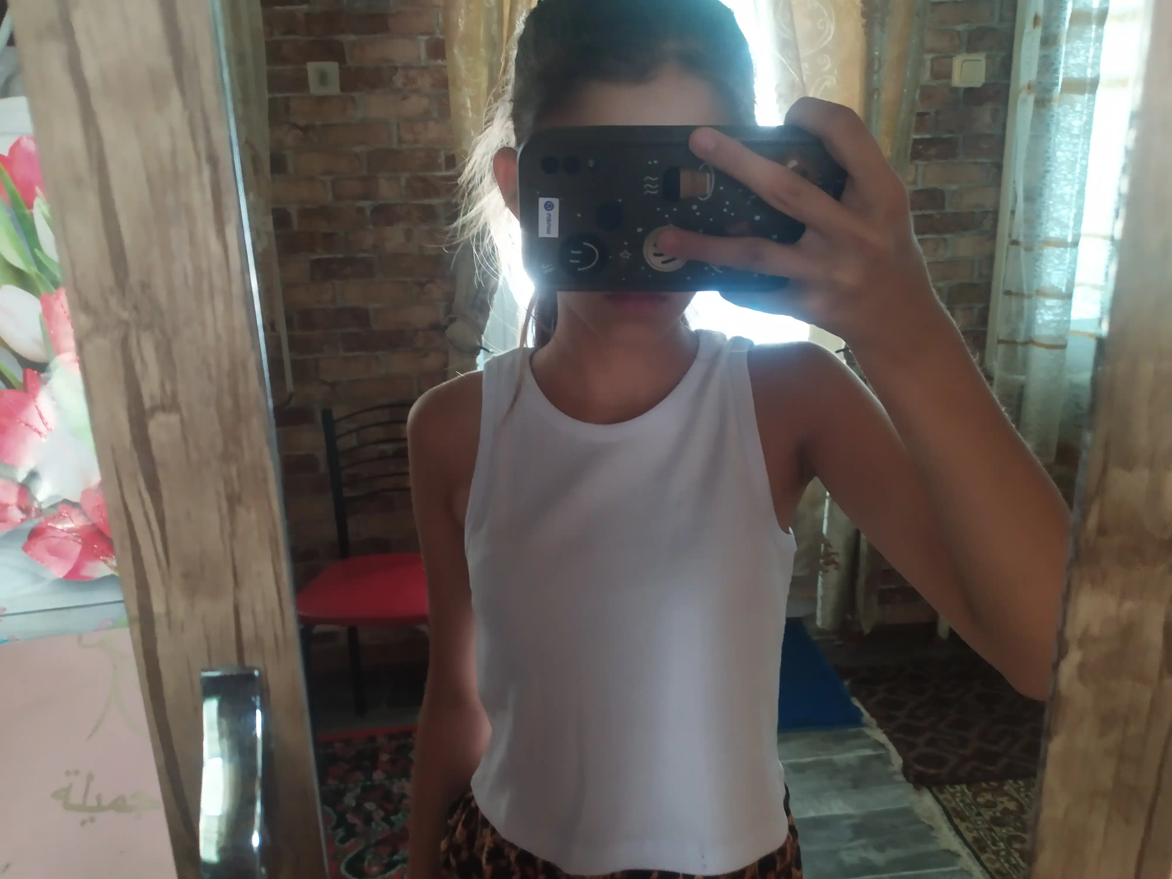 Qizlar va o‘smirlar uchun qisqartirilgan mayka, krop-top, sport uchun