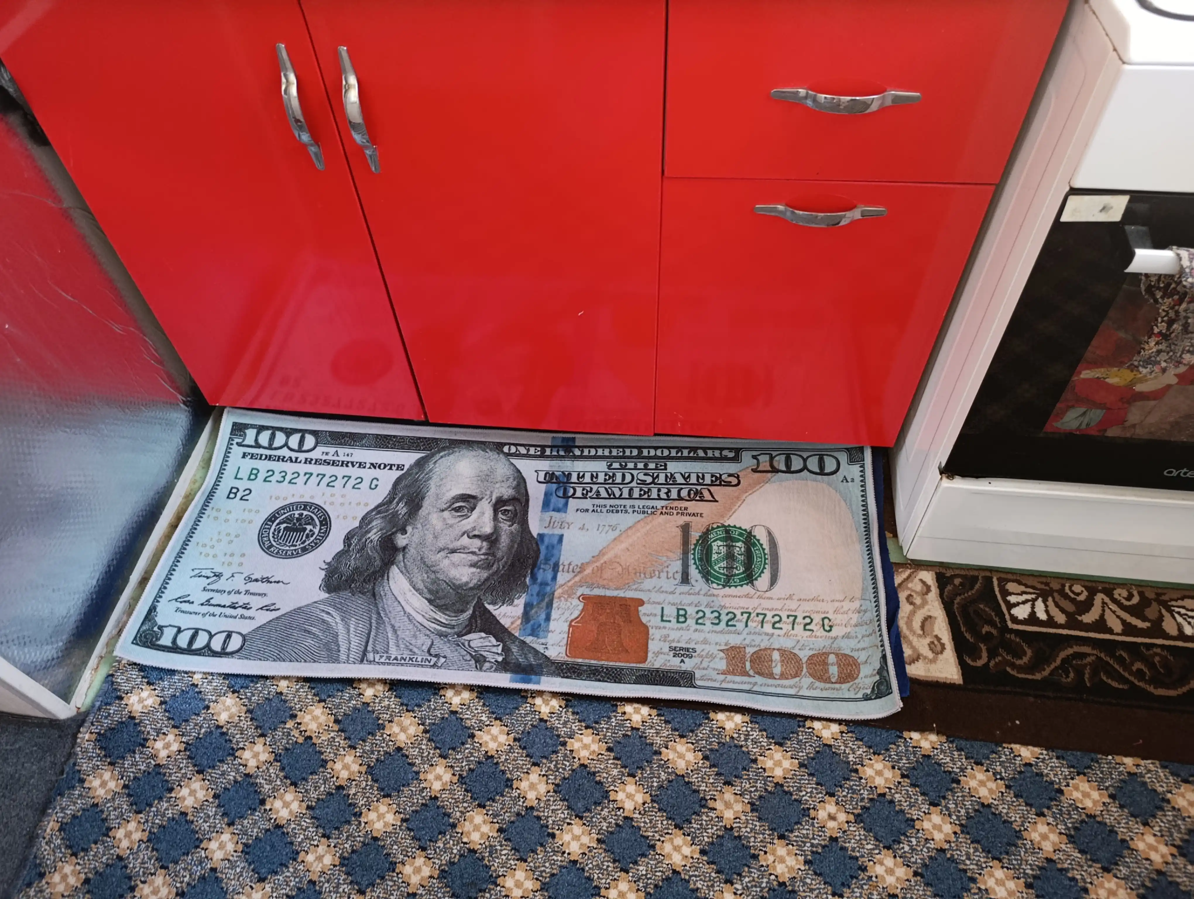 Gilamcha 100 dollar ko'rinishda, dekorativ, xonaga