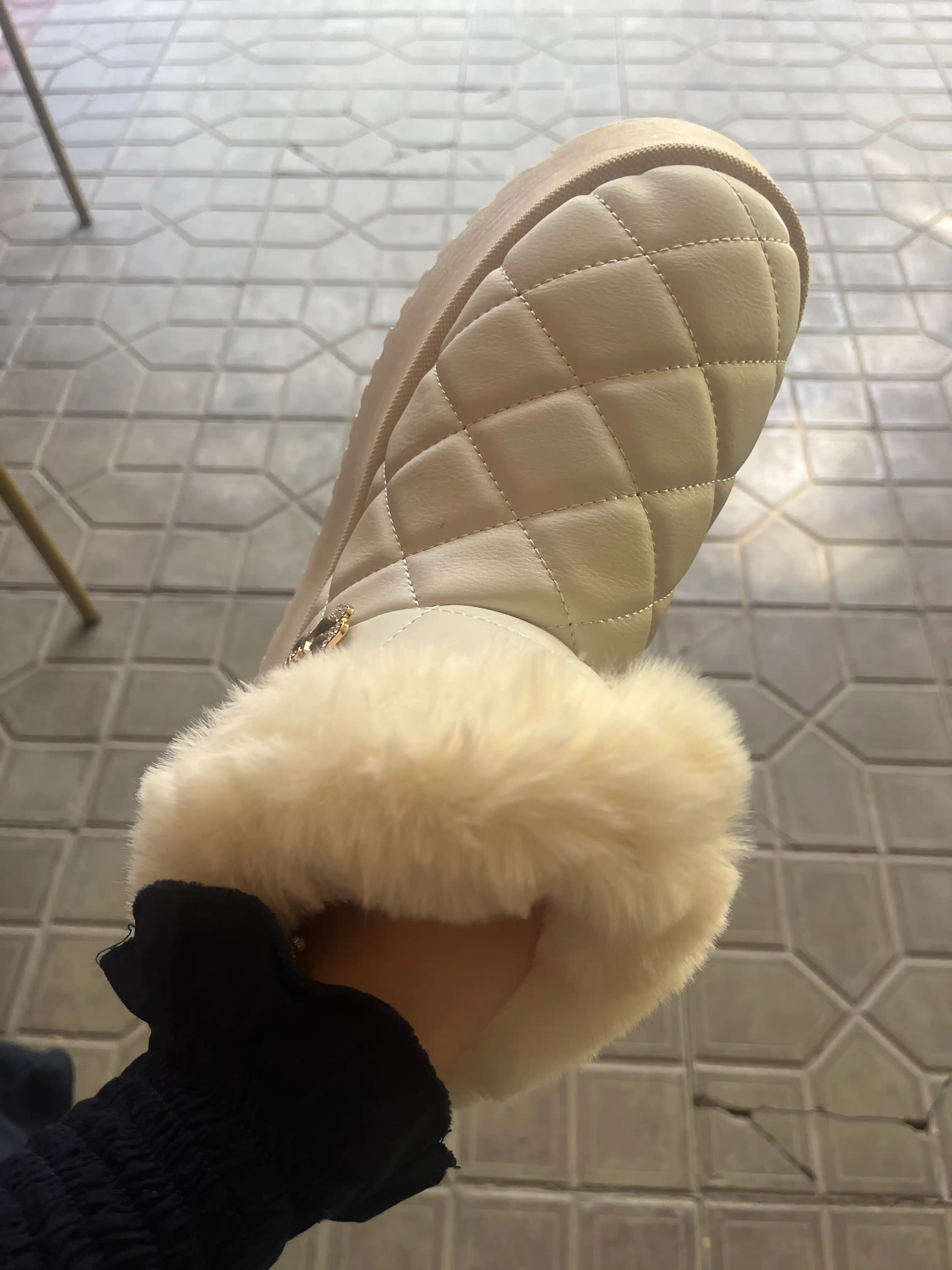 Ayollar uggi etiklari, qishki, platformali, mo'ynali