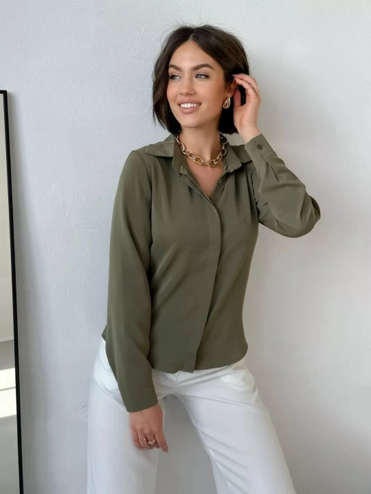 Zamonaviy bluzka ko'ylak ofis, va bayram uchun