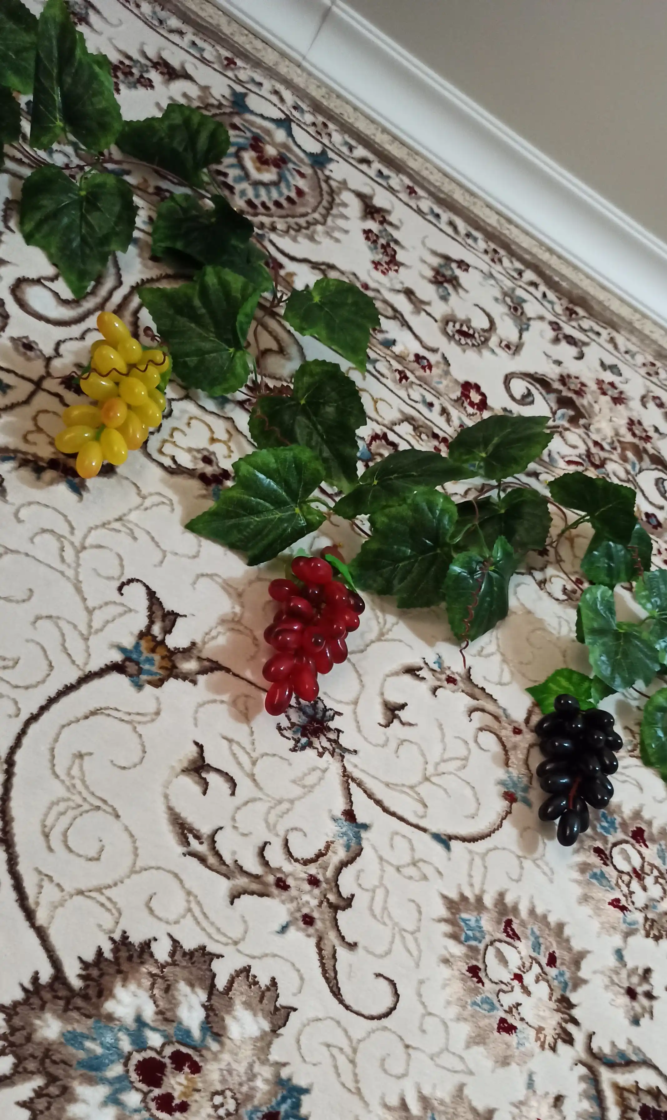 Muzlatgichlar uchun dekorativ mevalar magnitli Har xil, 10-16 sm