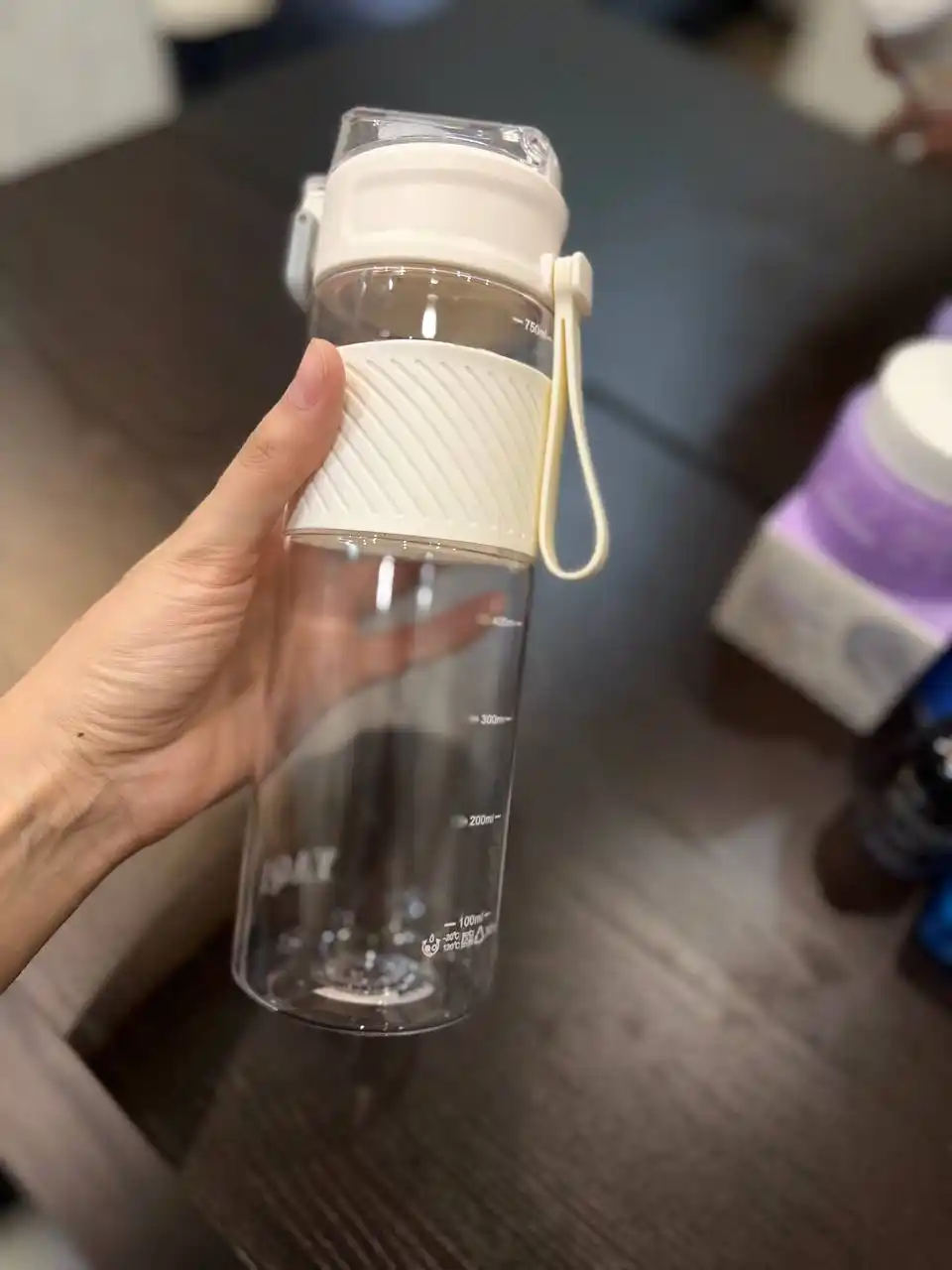 Suv uchun sport idishi, silikon belbog' va qulf bilan, 780 ml