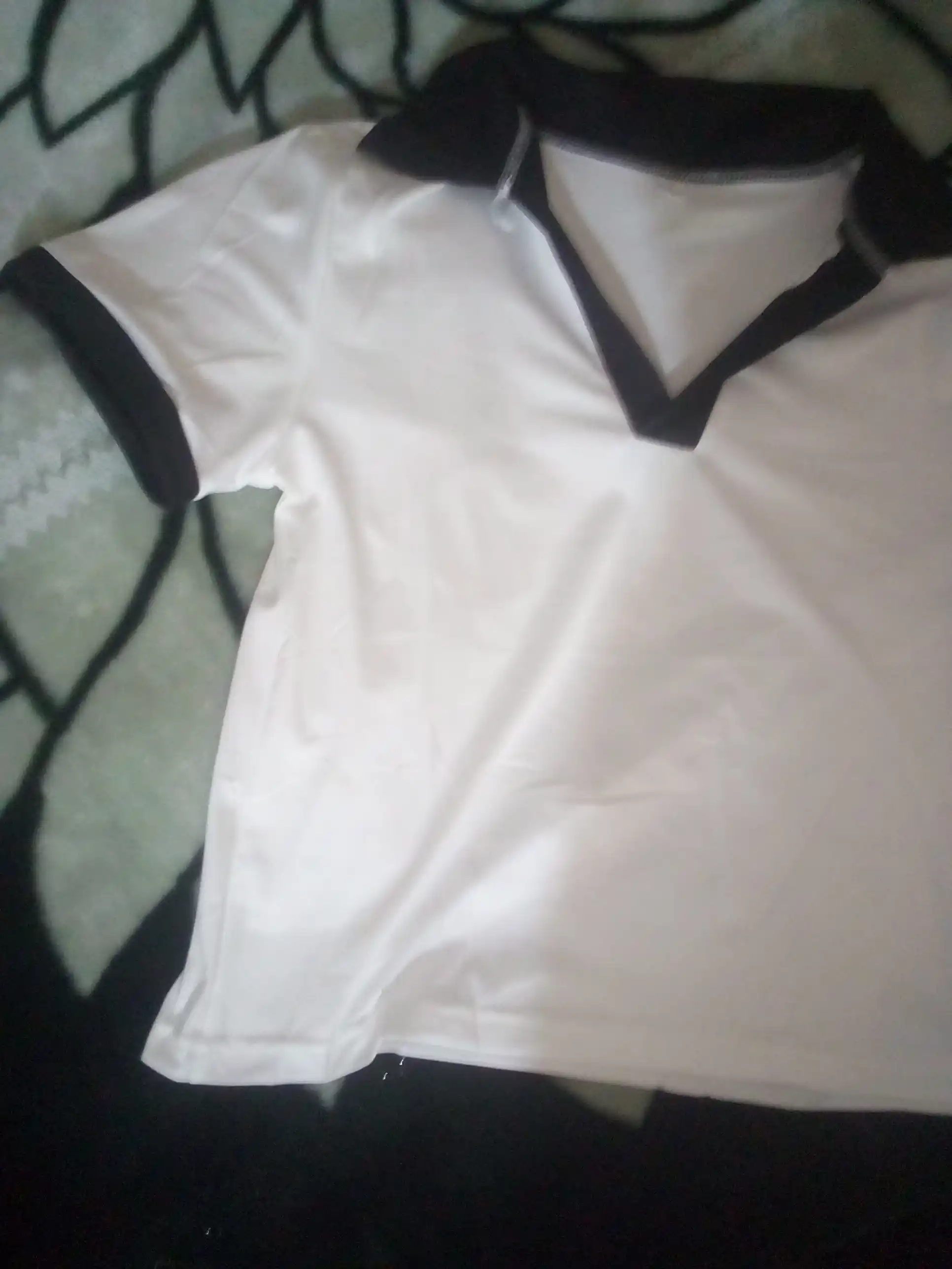 Ayollar polo futbolkasi