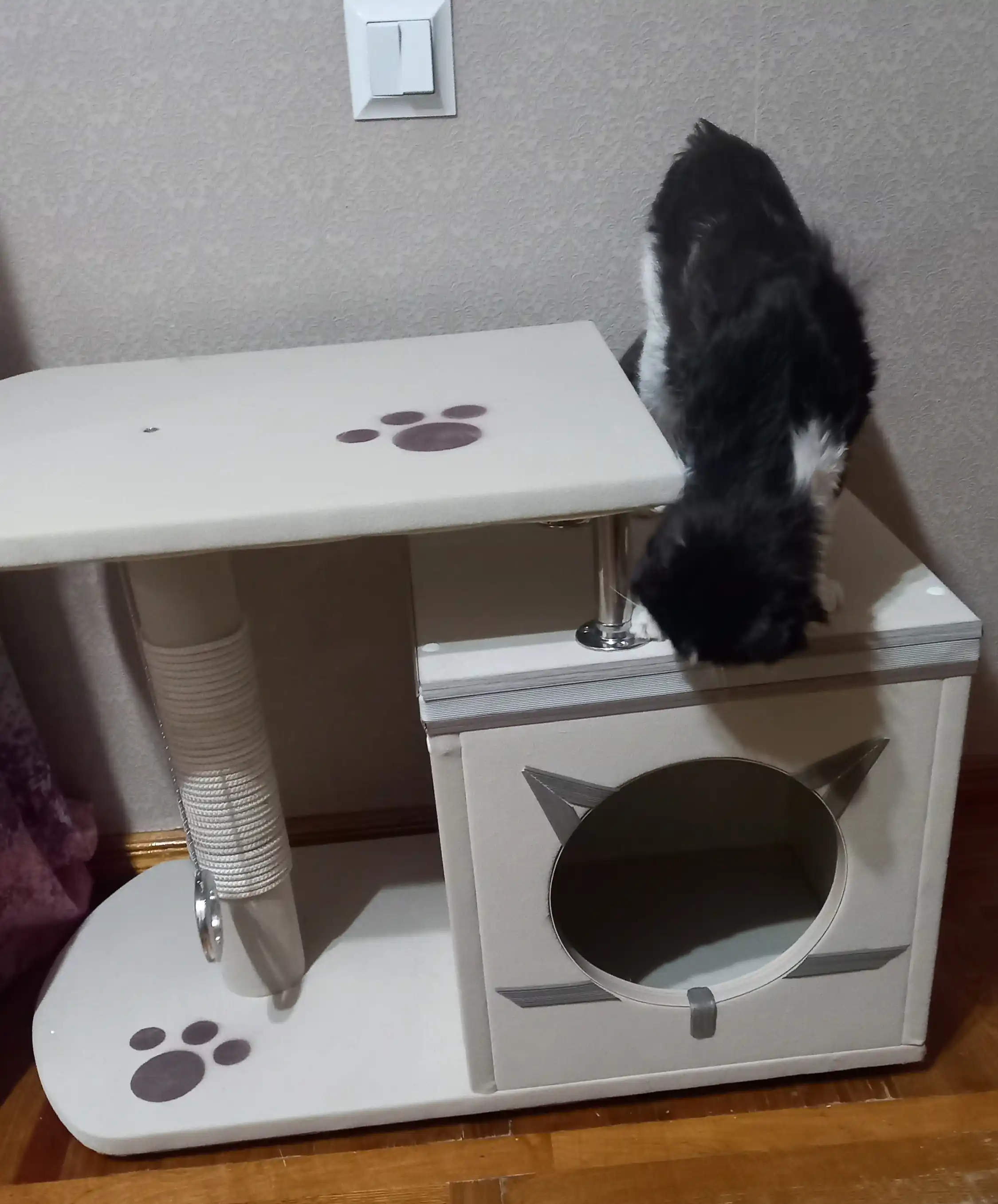 Когтеточка для кошек, игровой комплекс с домиком и лежанкой