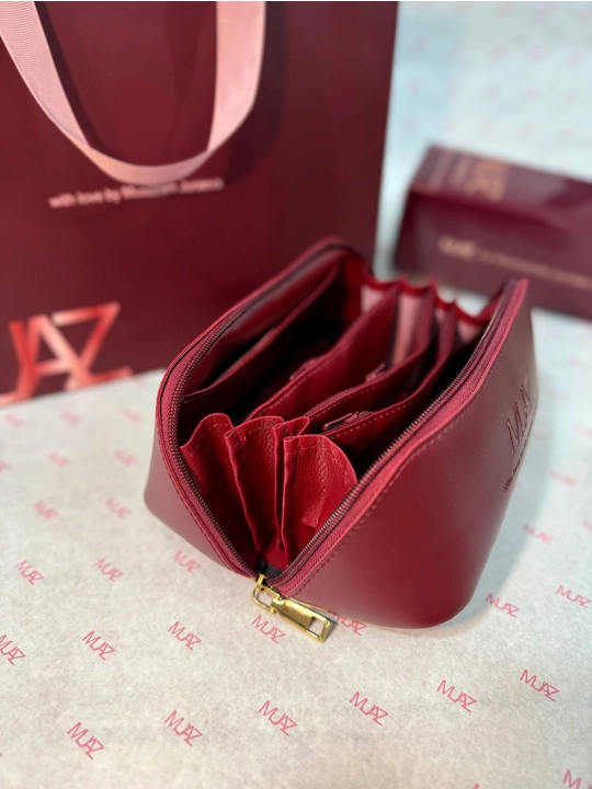 MUAZ. Makiyaj cho‘tkalari va kosmetik vositalar uchun kosmetichka