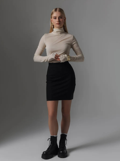 Qizlarning kokraklari va eshaklari