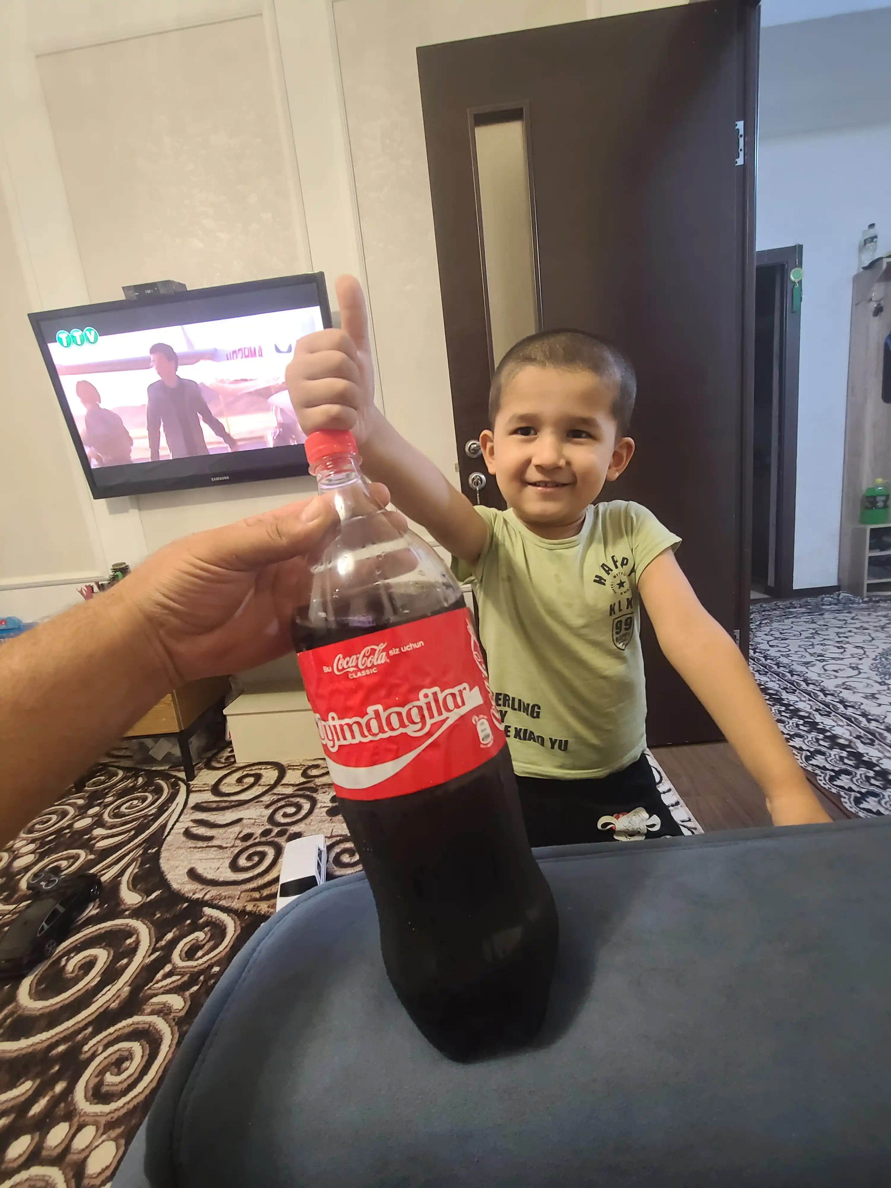 Gazlangan ichimlik Coca-Cola, 2 litr