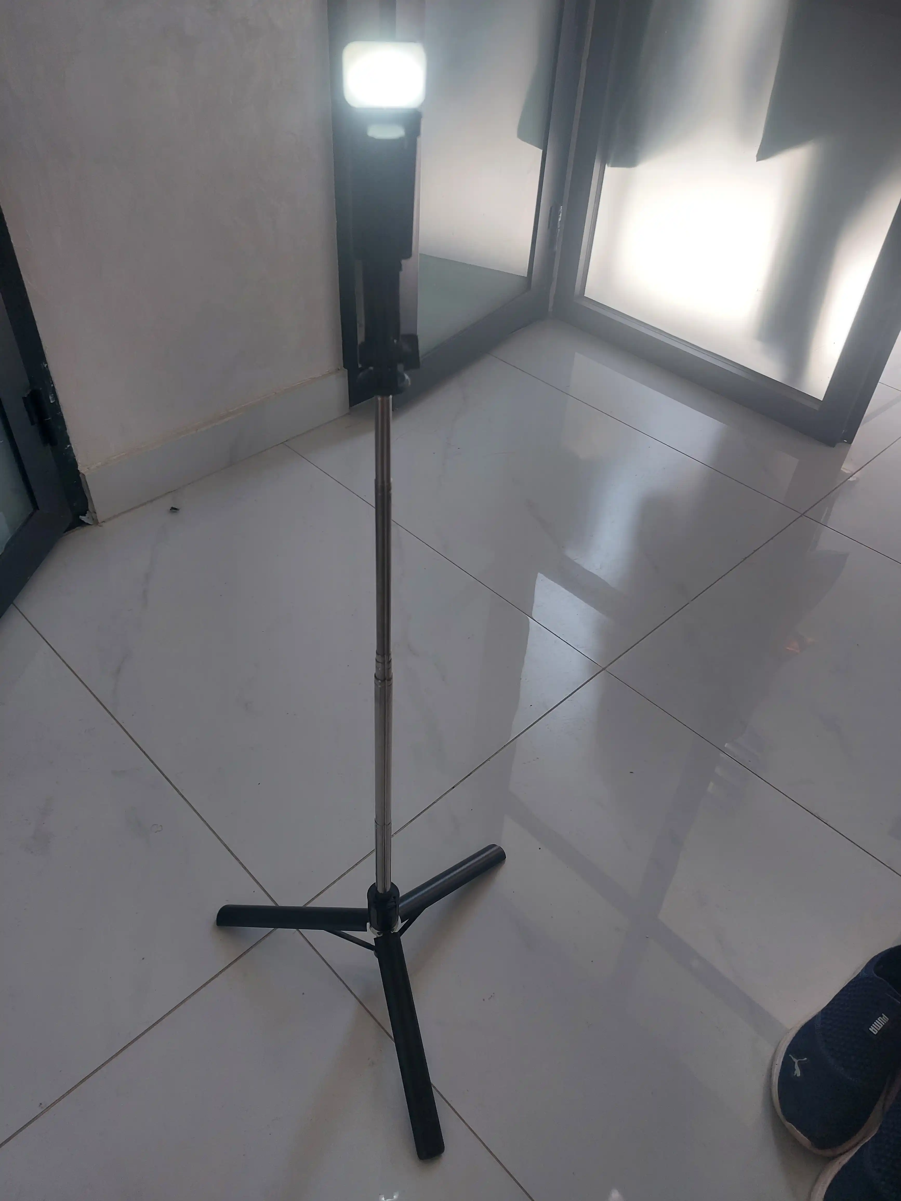 Monopod LED va Bluetooth pulti bilan, smartfonlar, iPhone, Android uchun selfi tayoqchasi