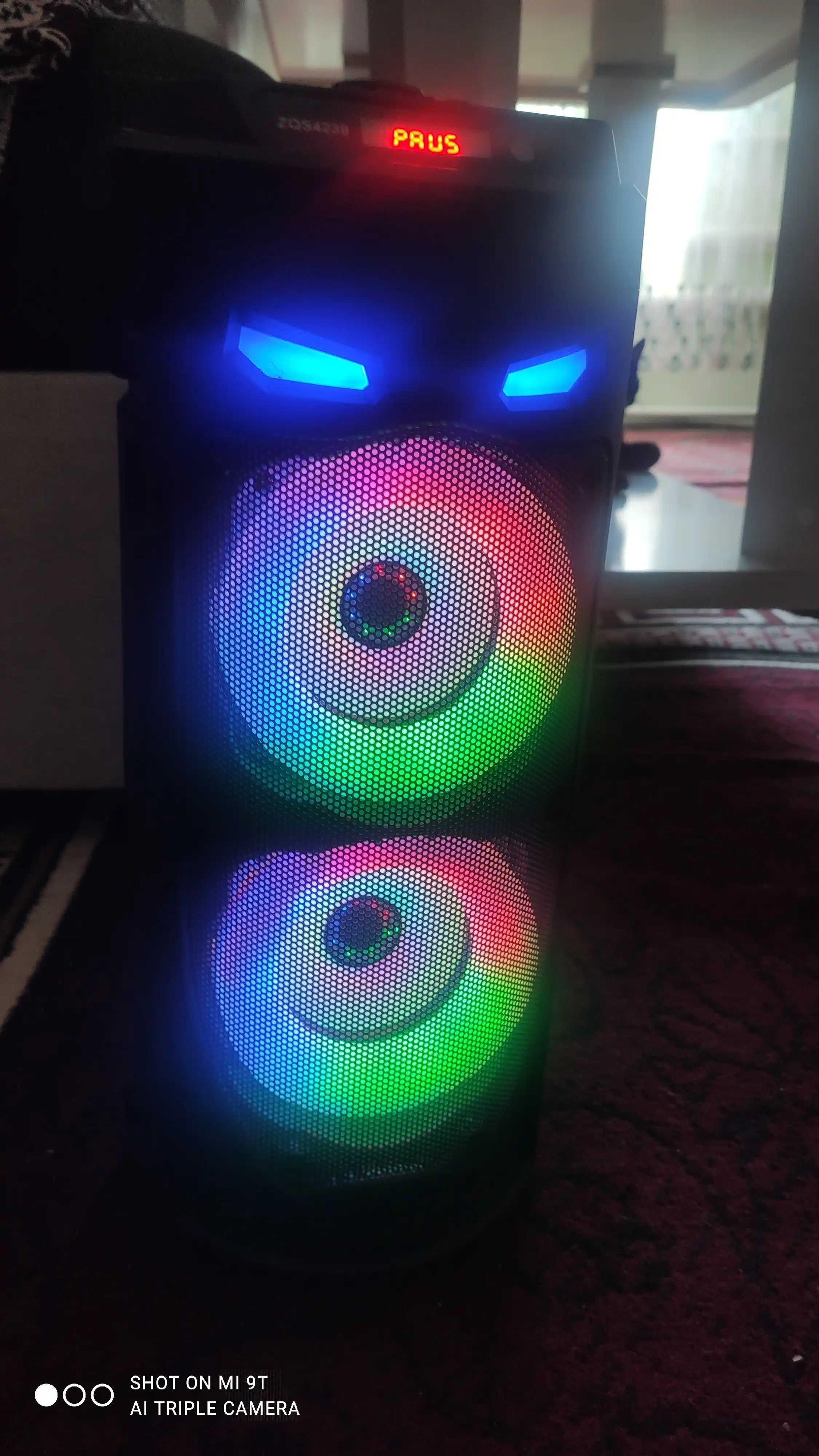 Kolonka karaoke simsiz portativ ZQS Bluetooth bilan, mikrofon va RGB yoritgich bilan