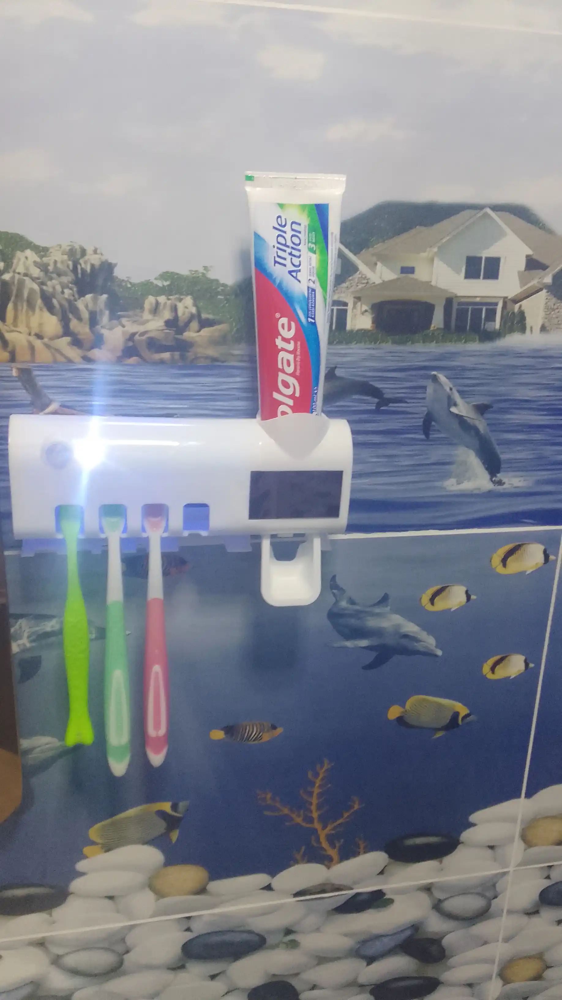 Dozator, tish cho'tkalari va tish pastasi uchun ushlagich, dispenserli, UV sterilizatorli