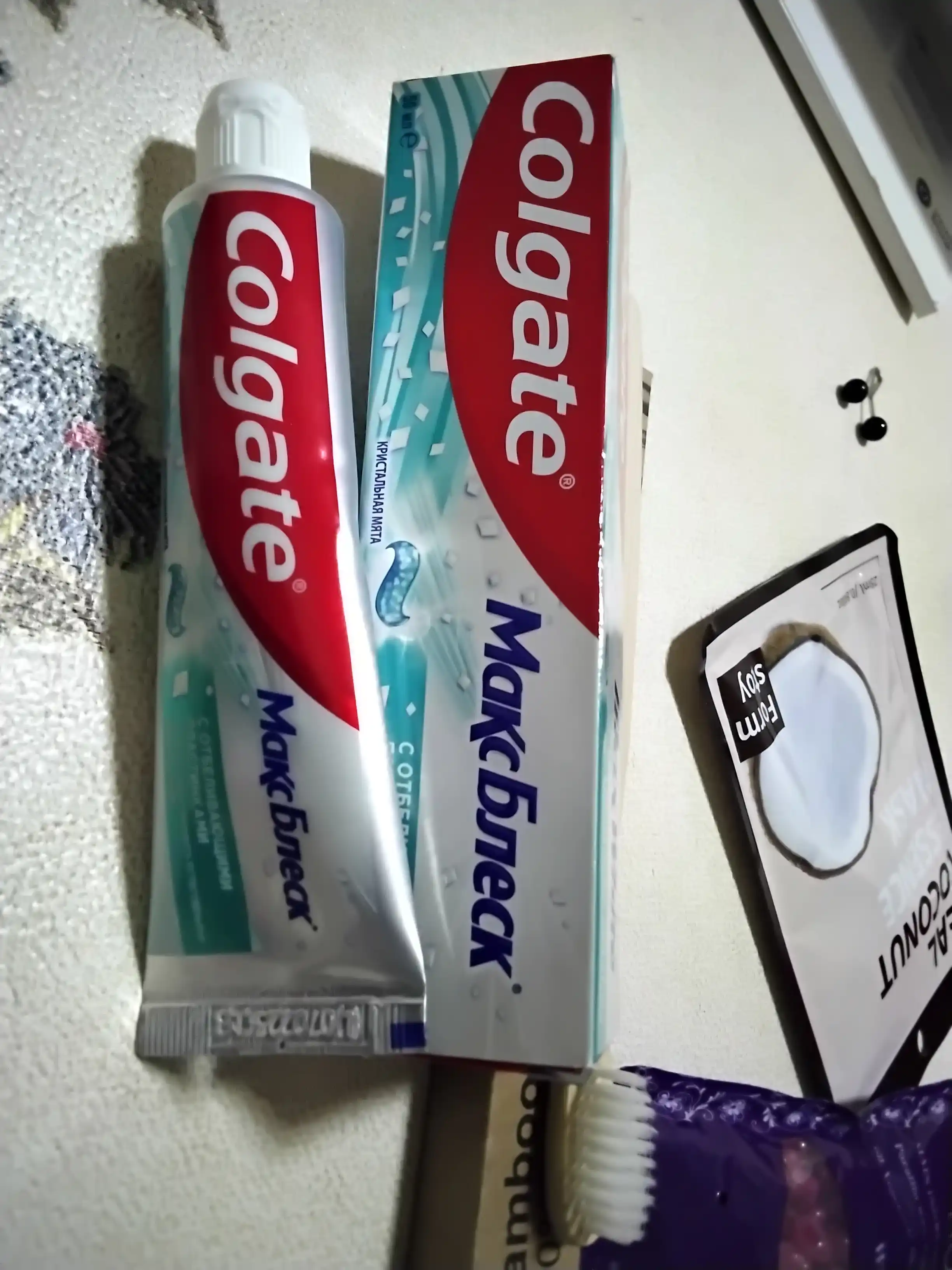 Зубная паста Colgate MAX White Crystal Mint, 50 мл