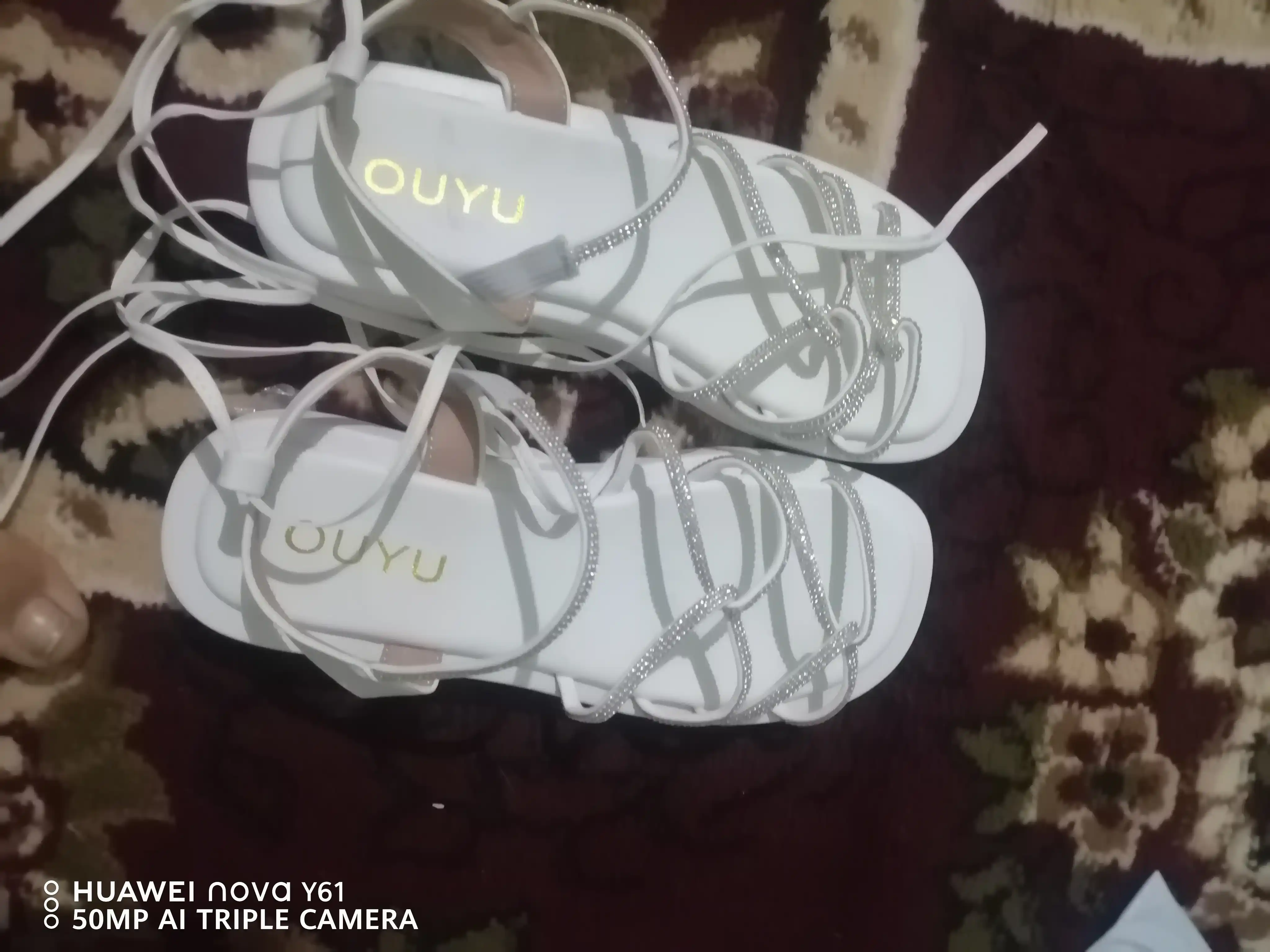 Ayollar uchun sandallar