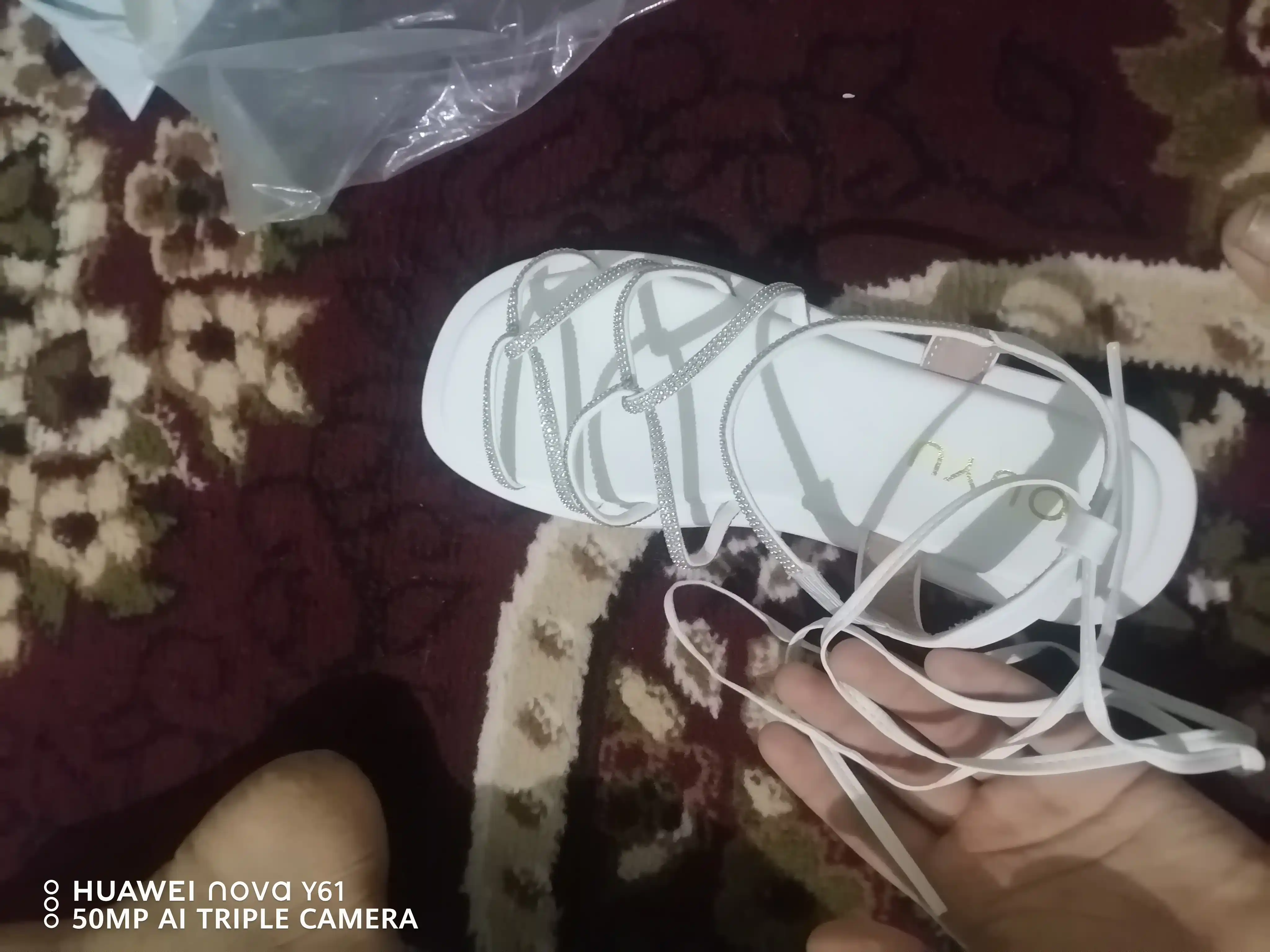 Ayollar uchun sandallar
