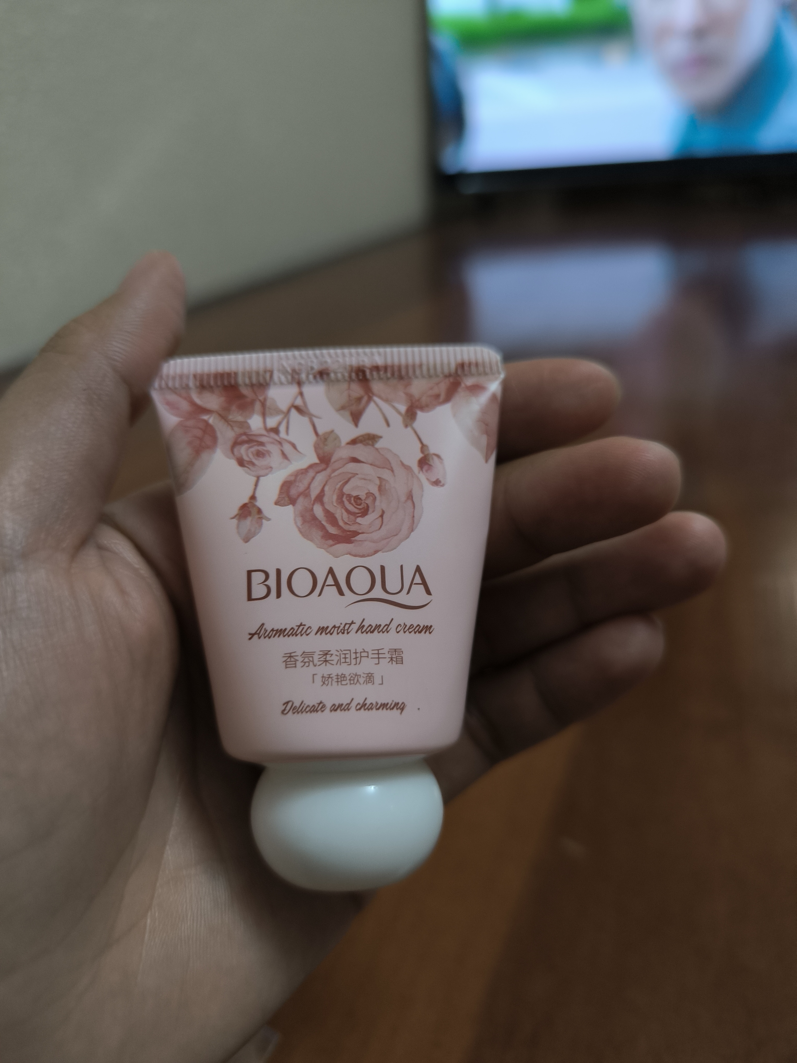 Bioaqua qo'l uchun kremi, namlovchi va oziqlantiruvchi