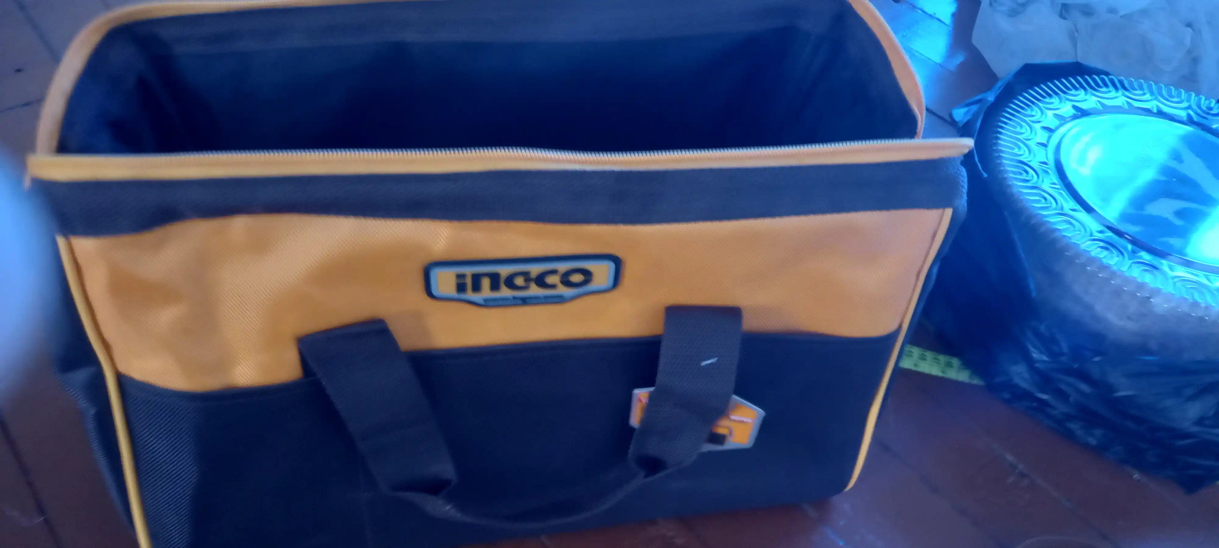 Сумка для инструментов INGCO HTBG281628