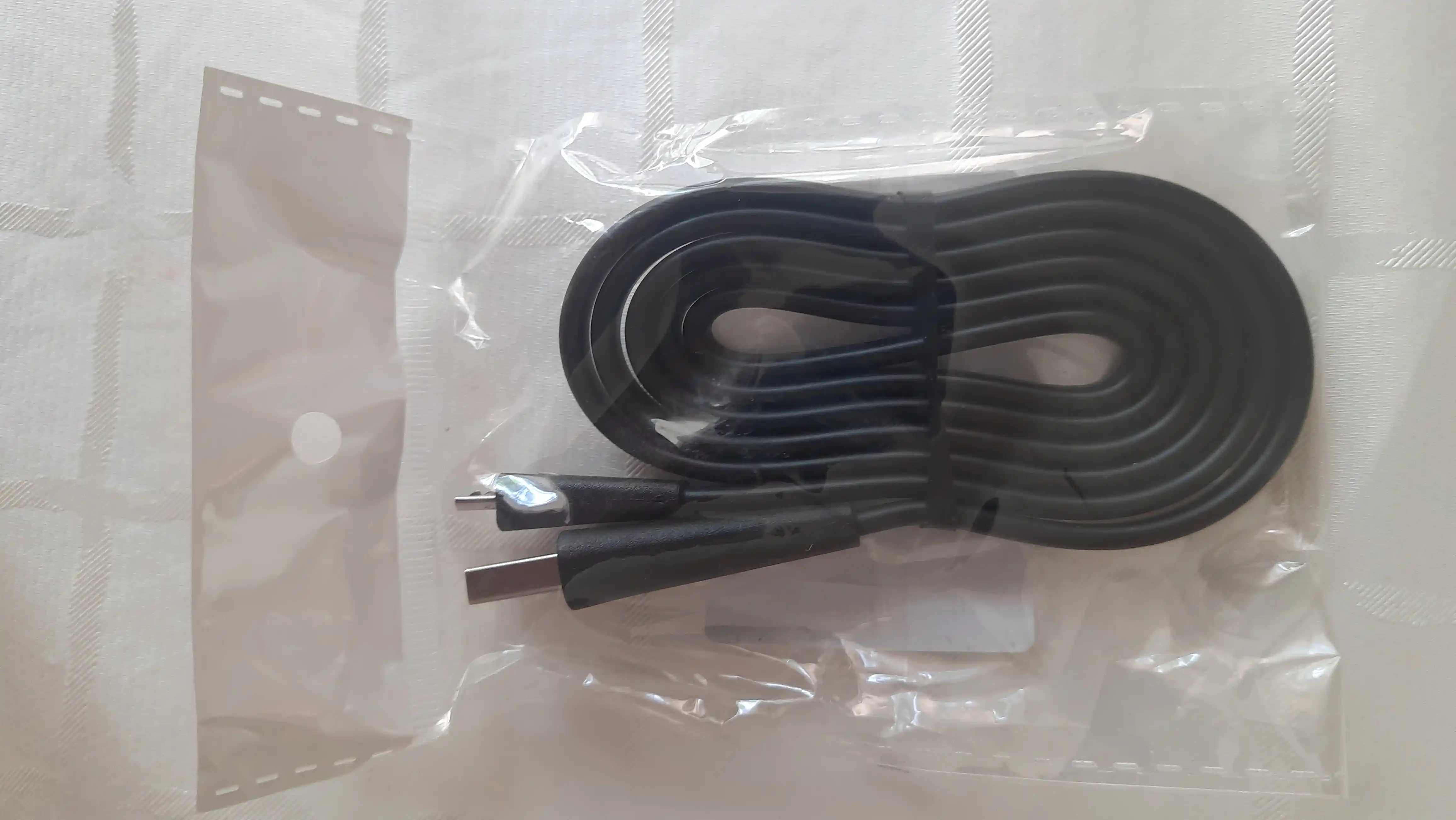Кабель для зарядки смартфона micro-USB