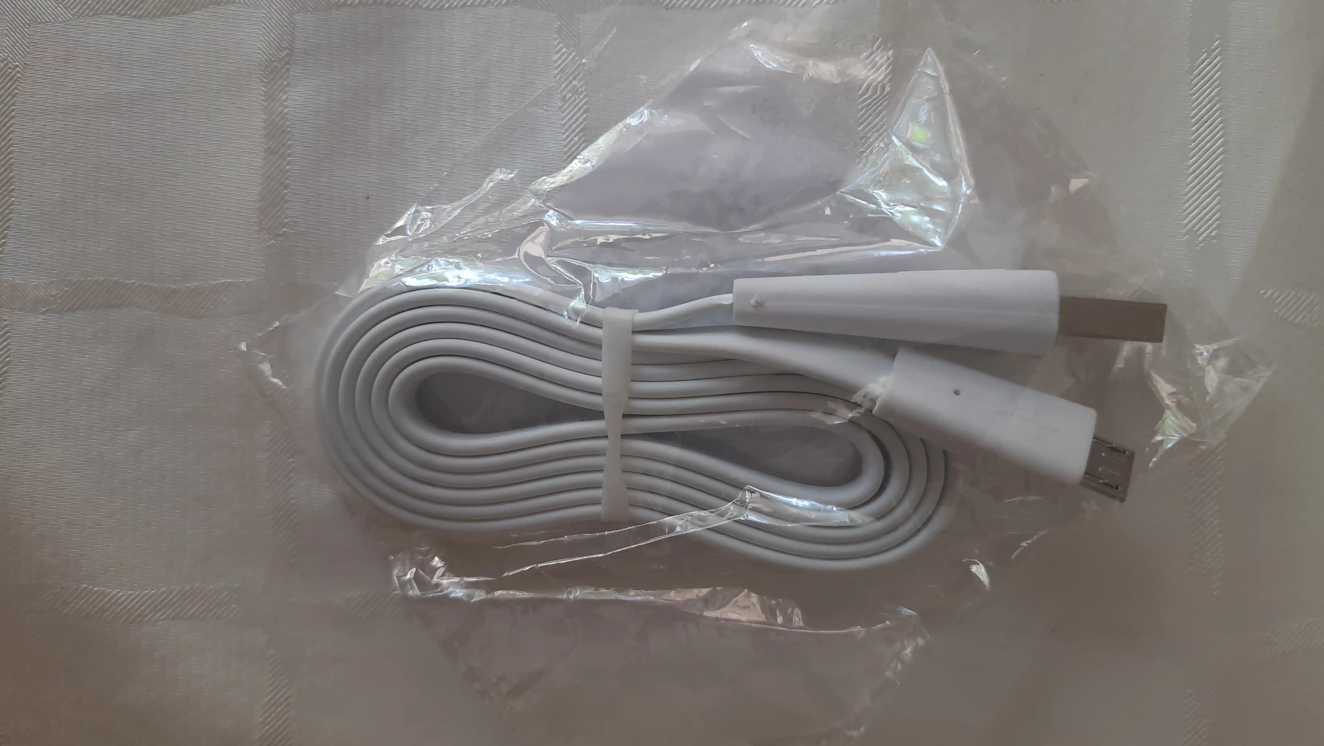Кабель для зарядки смартфона micro-USB