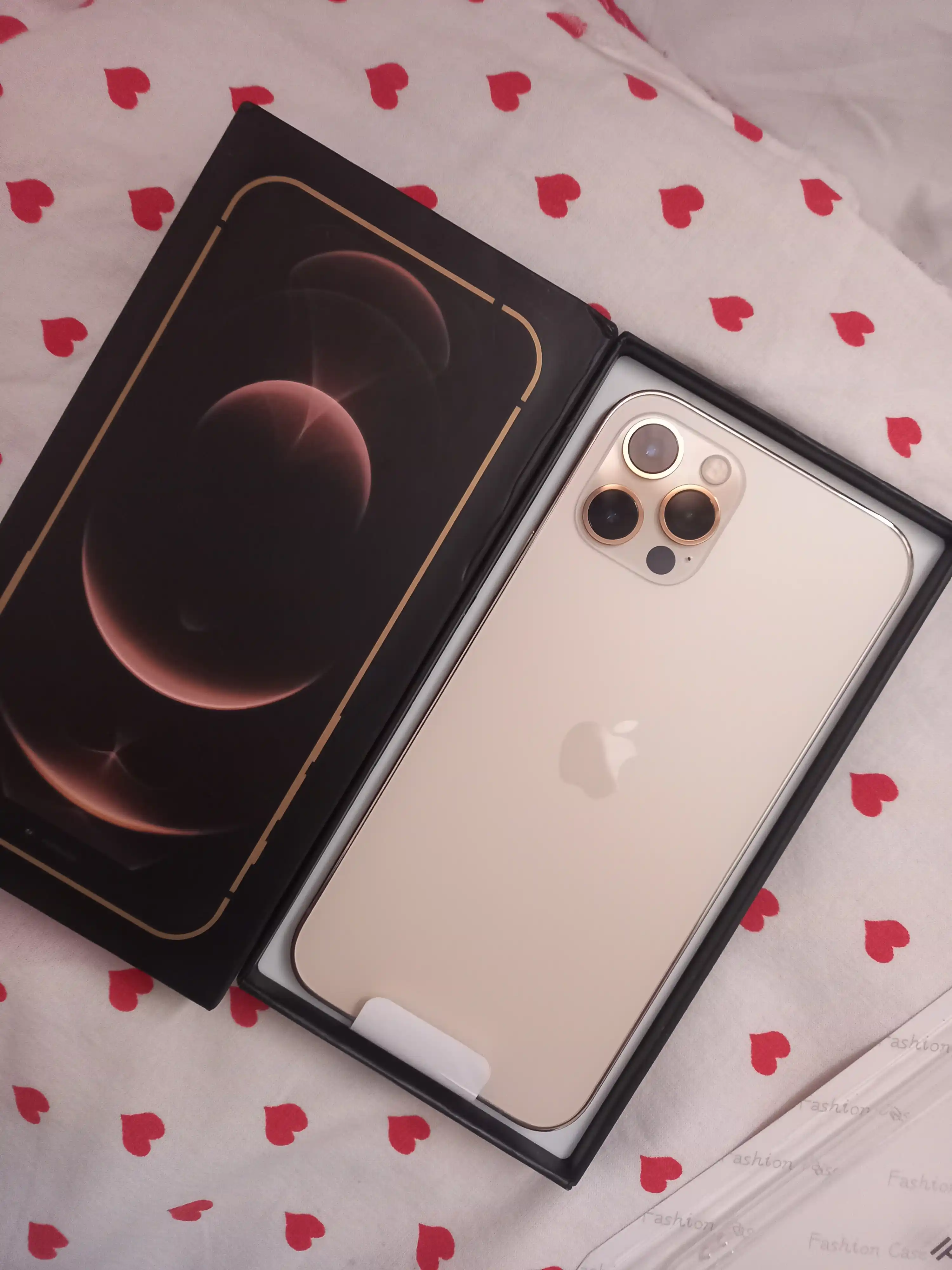 Smartfon Apple iPhone 12Pro, 128/256GB, SIM+Esim, g‘ilof va shisha sovg‘a sifatida